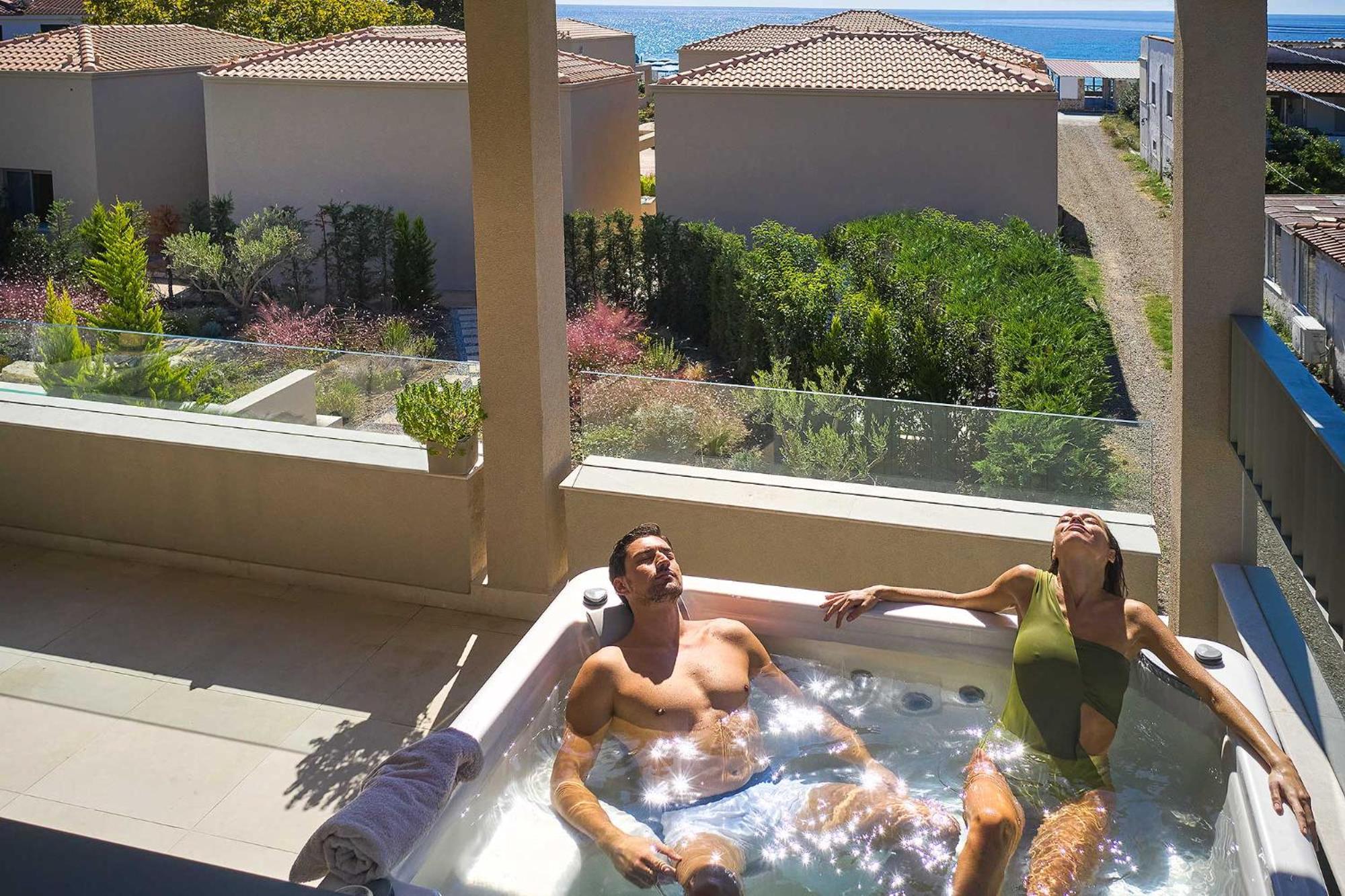 Premium Junior Suite with outdoor Jacuzzi photo 3