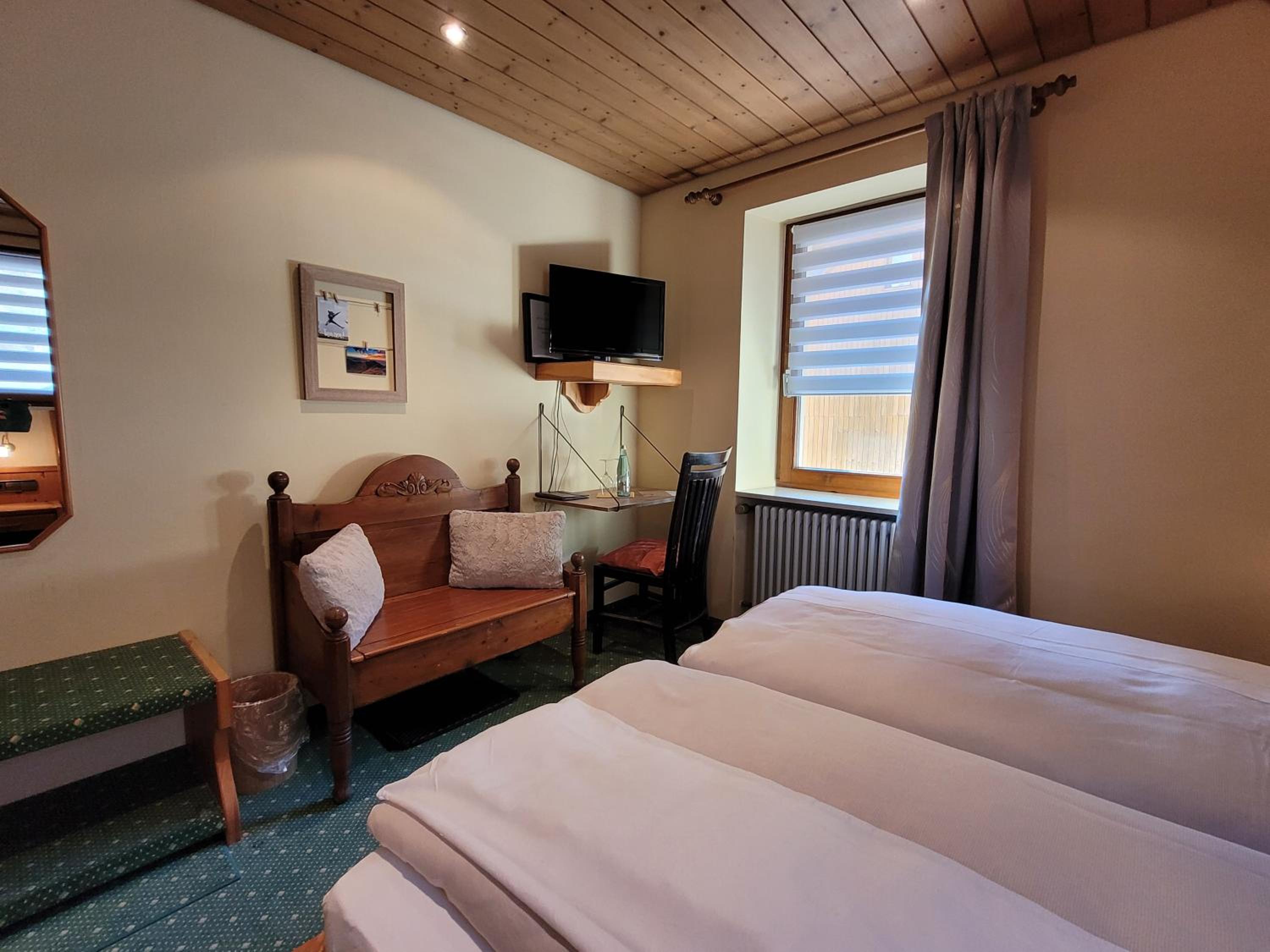 Budget Double Room photo 3