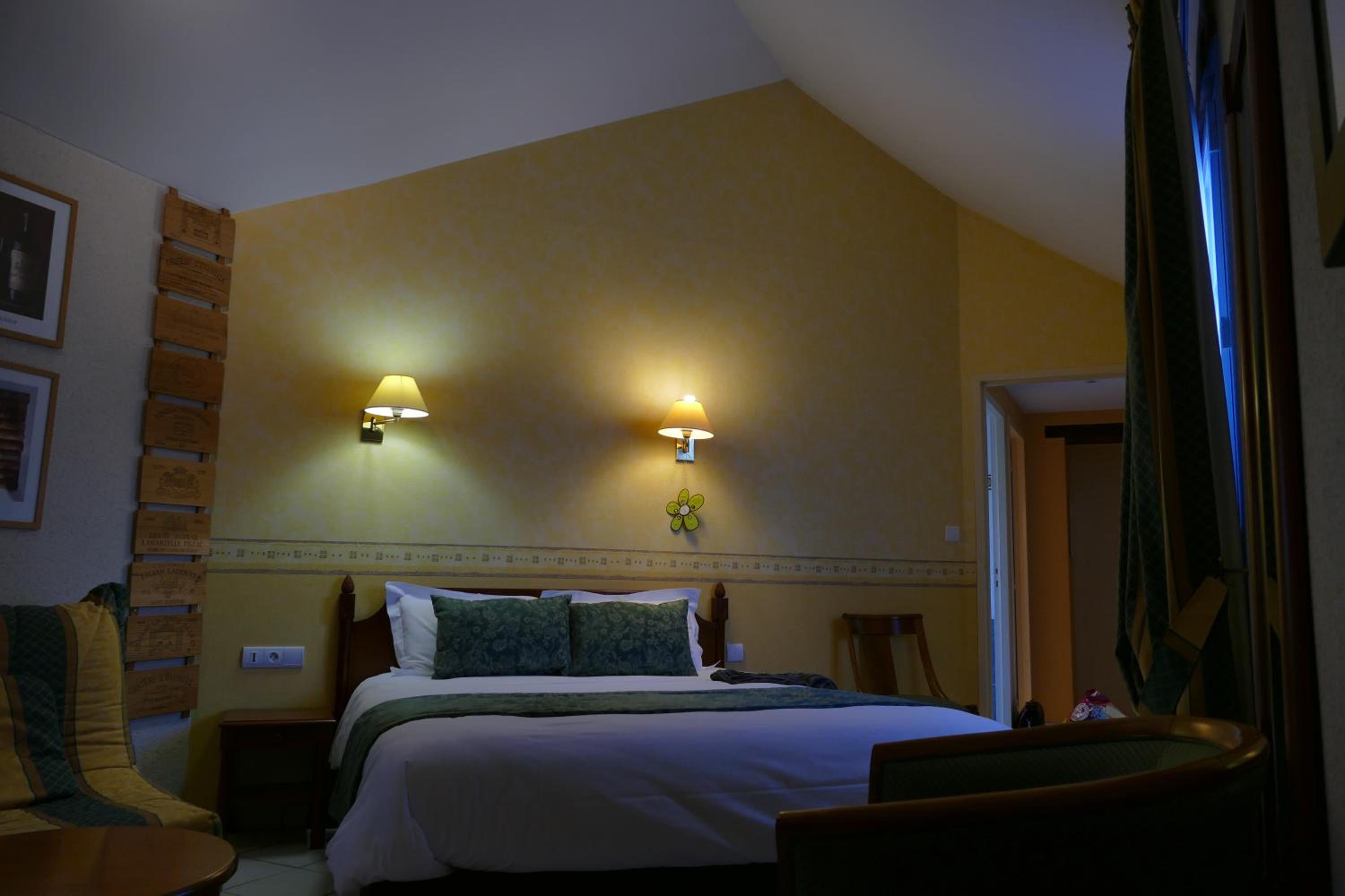 Large Double Room photo 2