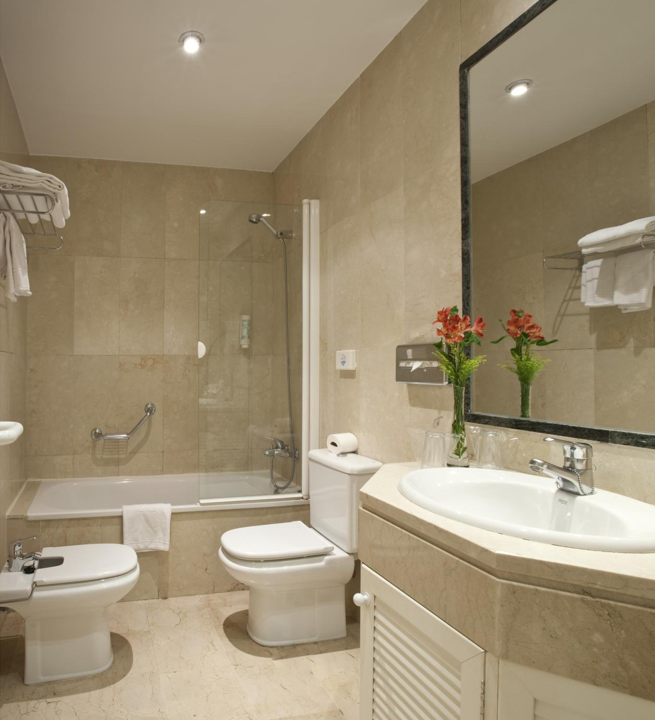 Superior One-Bedroom Apartment - Photo 14