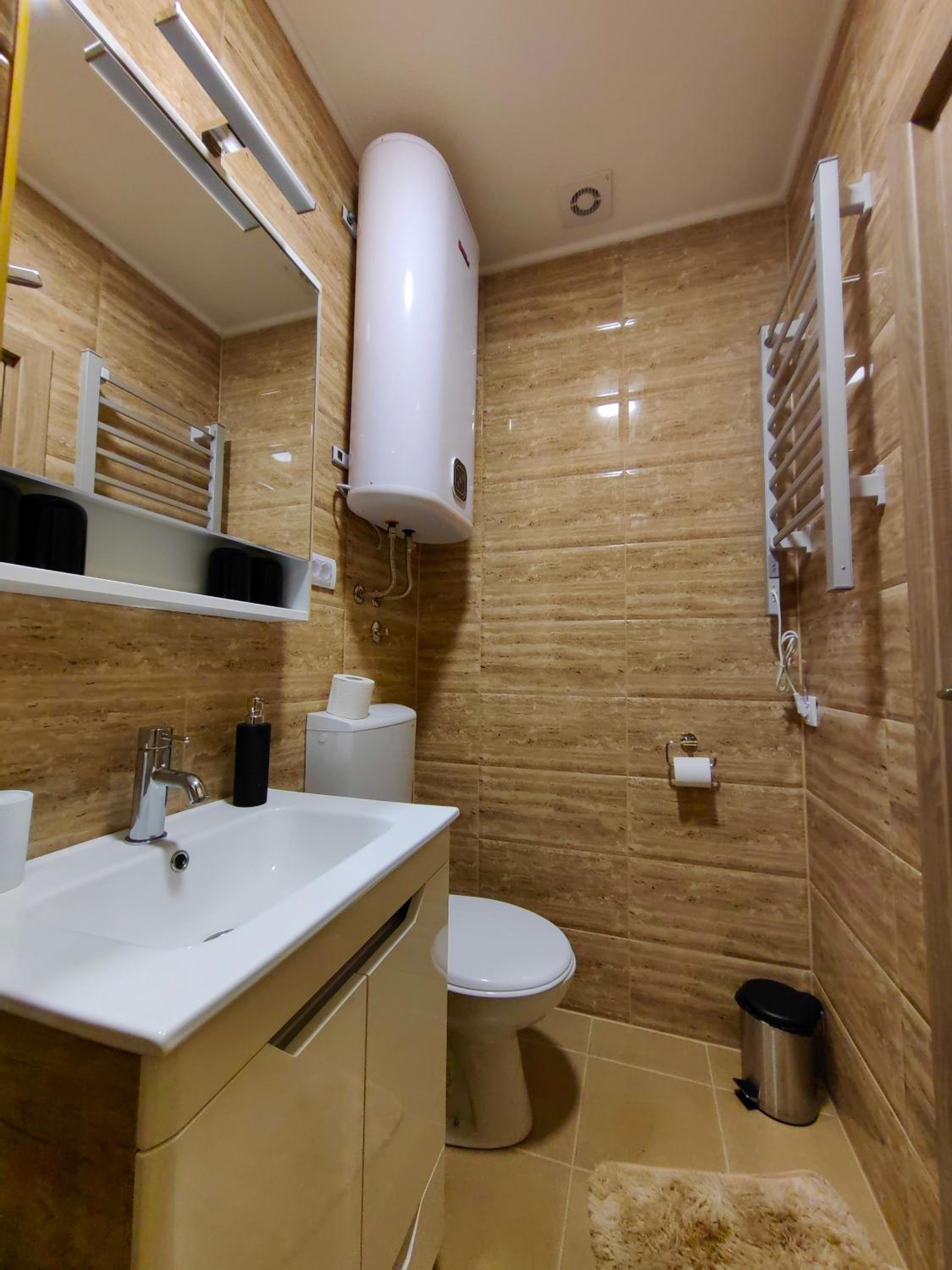 Quadruple Room with Bathroom - Photo 7