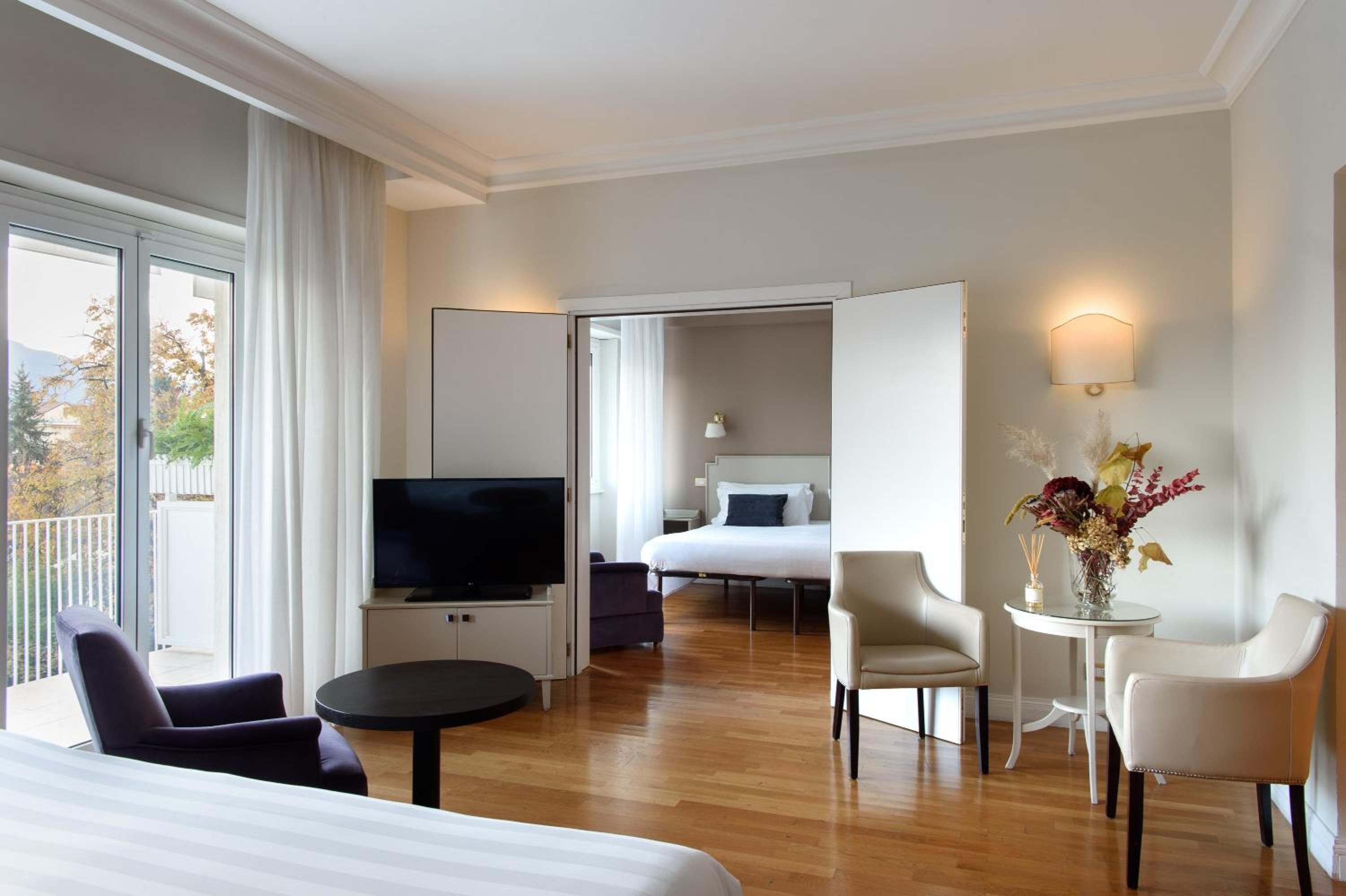 Two Connecting Double Rooms - Photo 1
