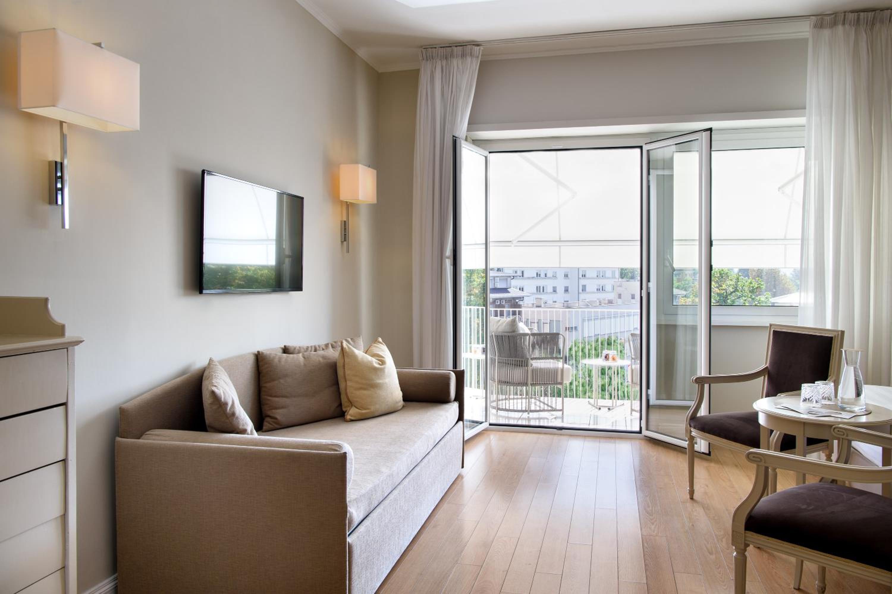 Large Superior Double Room with Spa Access - Photo 9