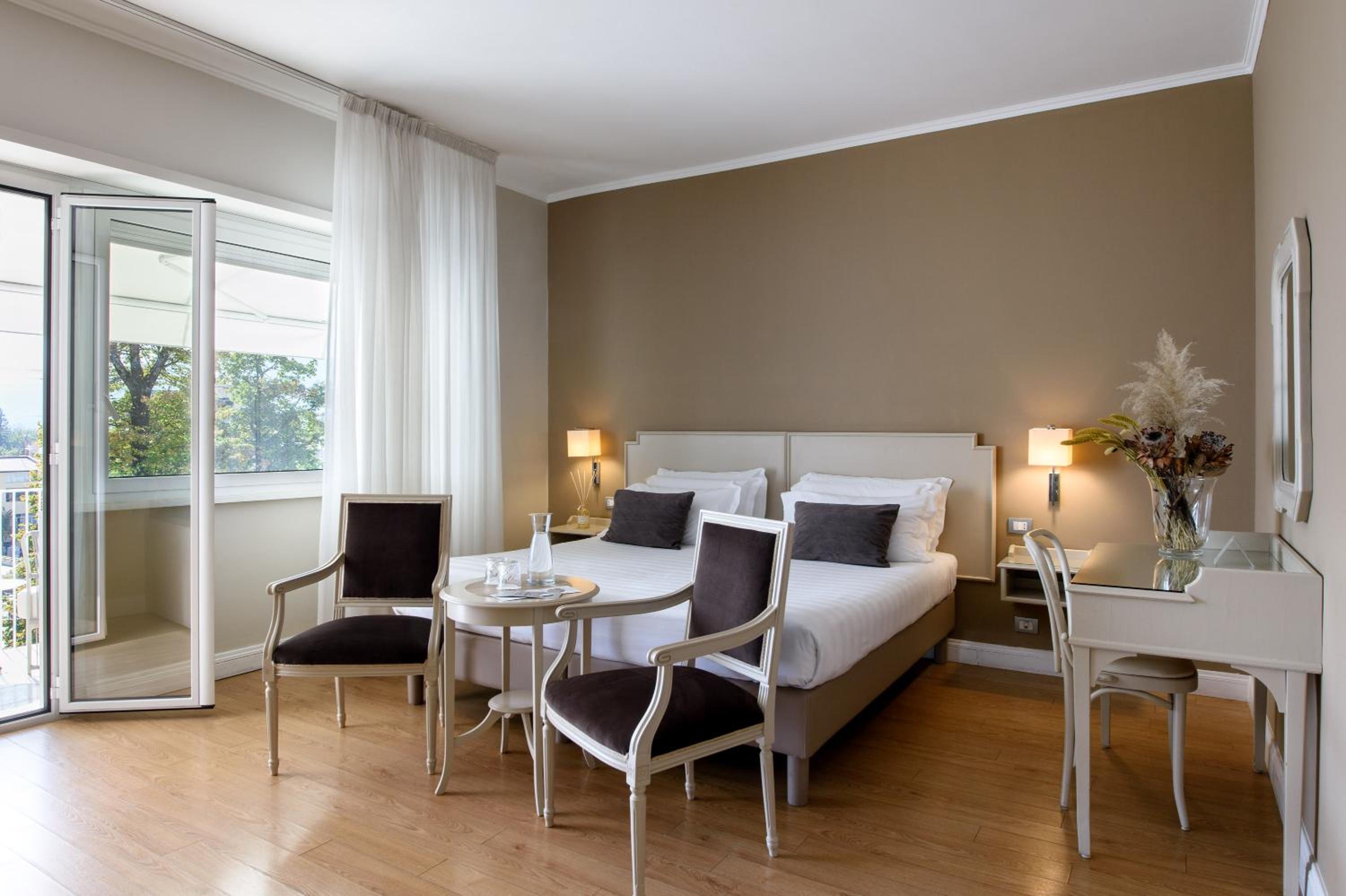 Large Superior Double Room with Spa Access - Photo 1