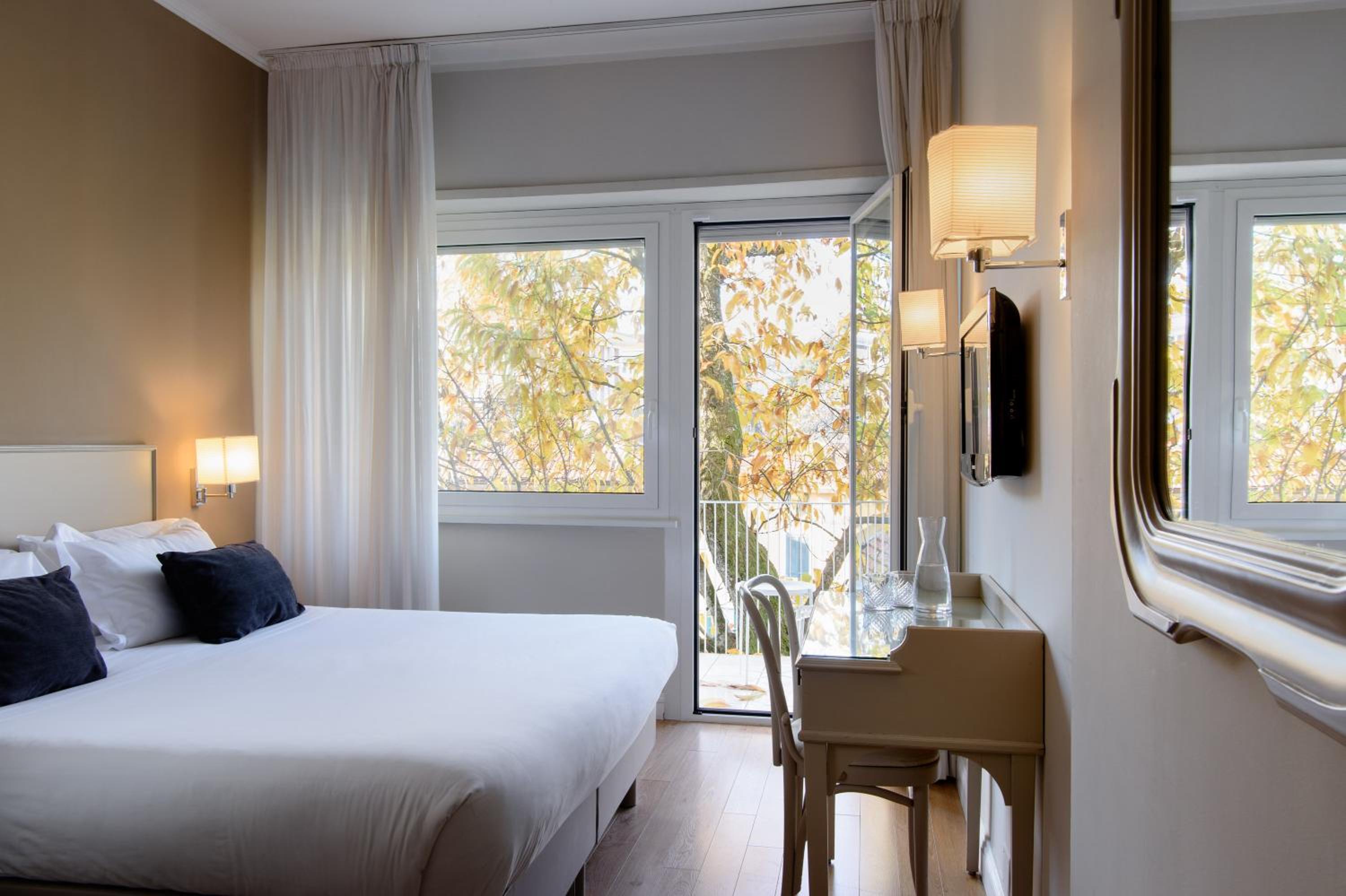 Superior Double Room with Spa Access - Photo 13