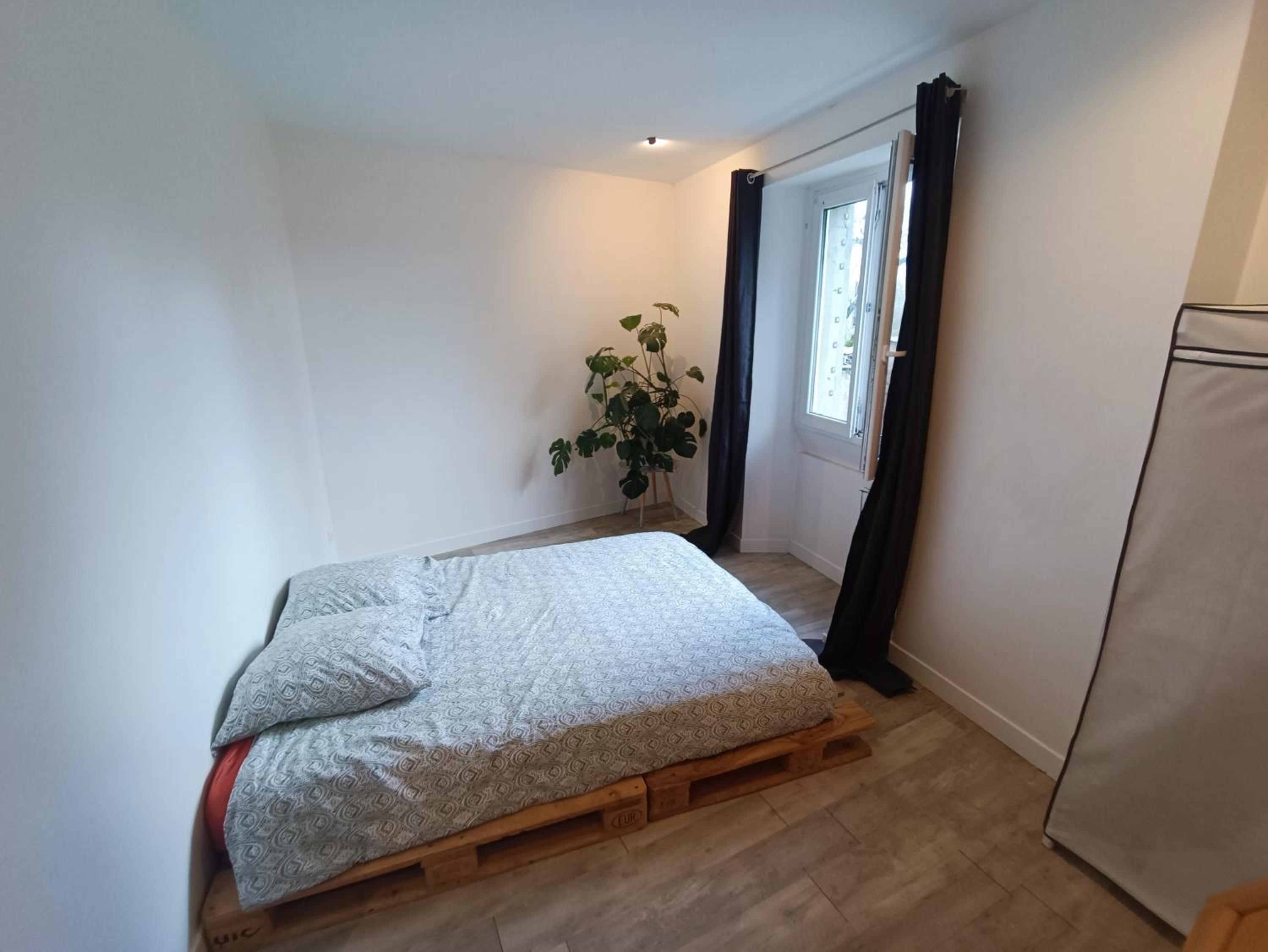 One-Bedroom Apartment - Photo 7