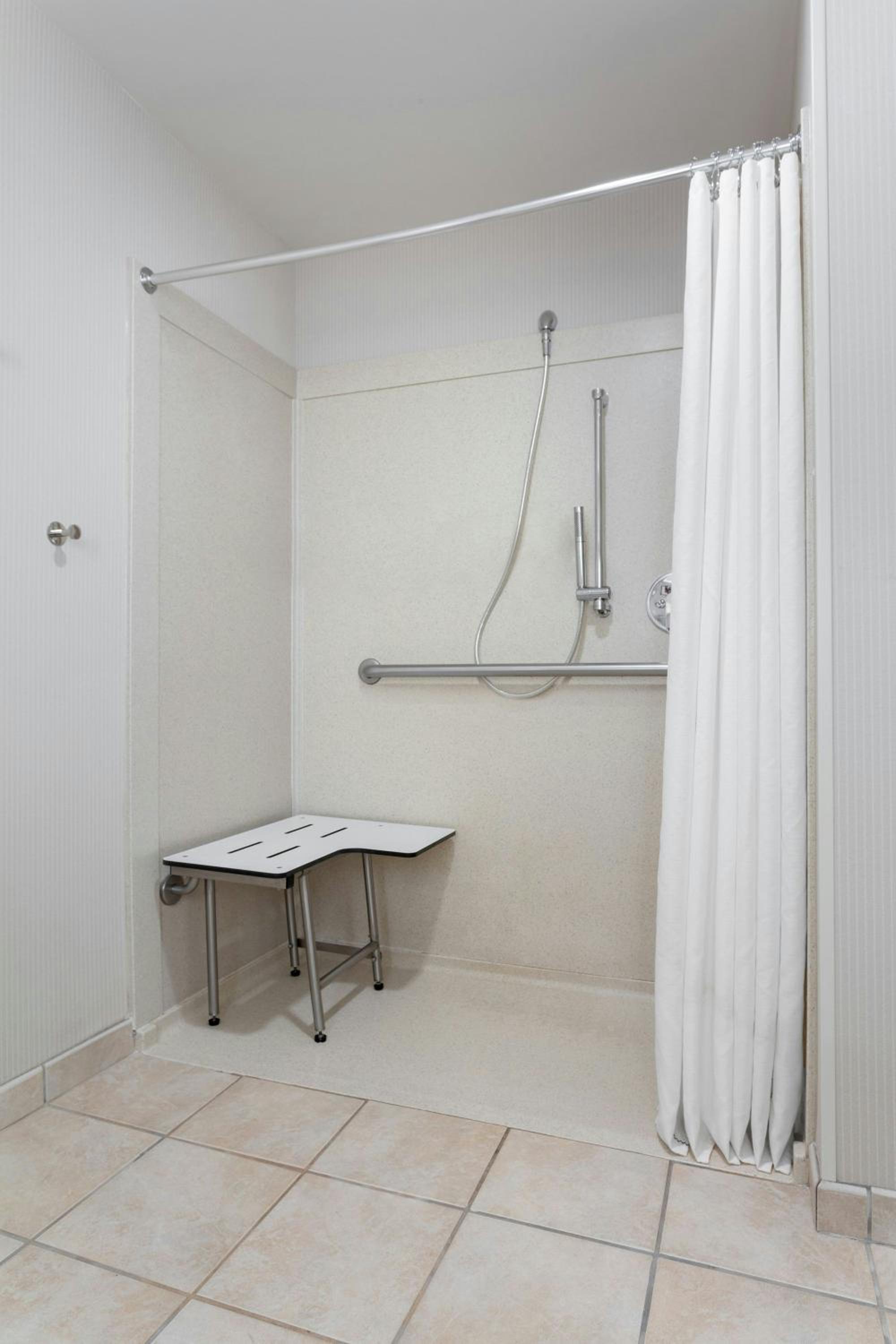 Queen Room with Roll-In Shower - Mobility/Hearing Accessible