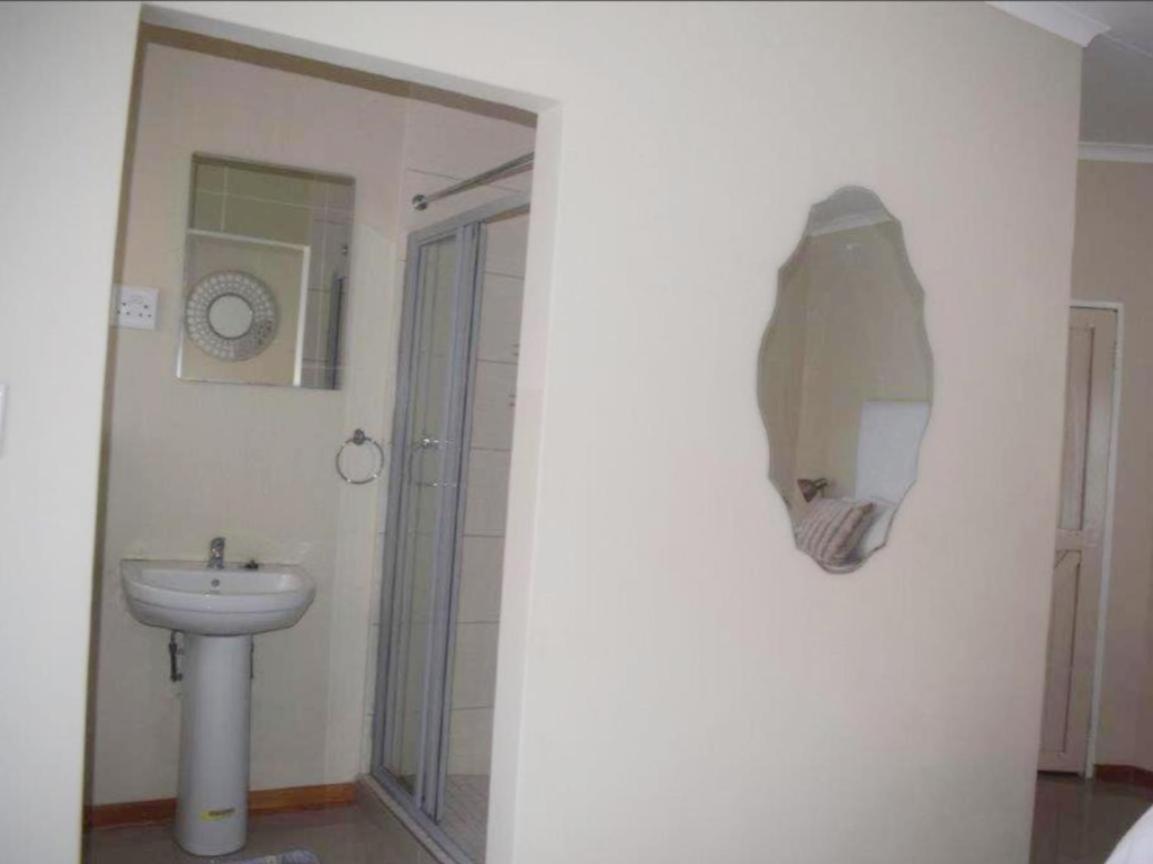 Standard Queen Room - Photo 2
