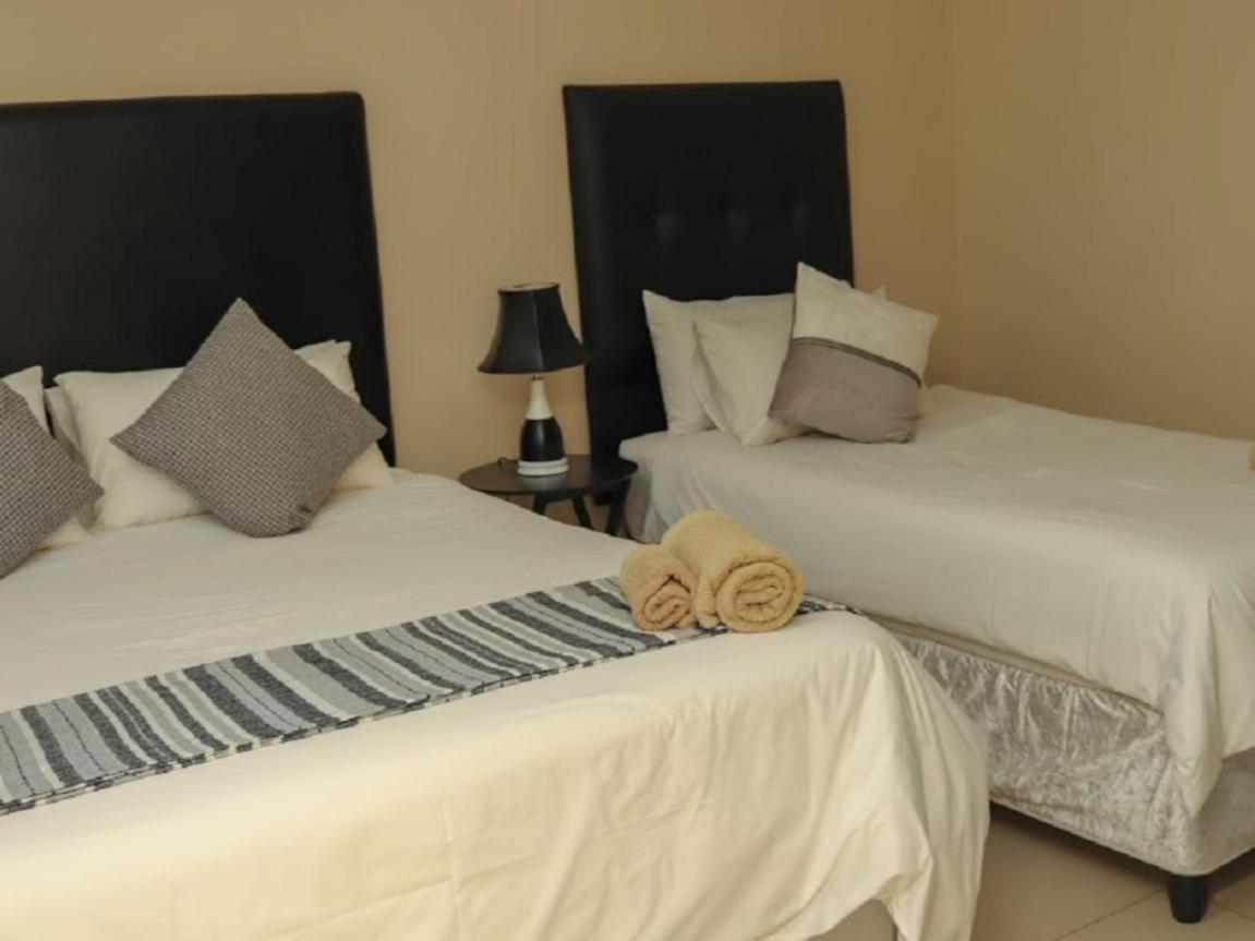 Standard Family Room - Photo 4