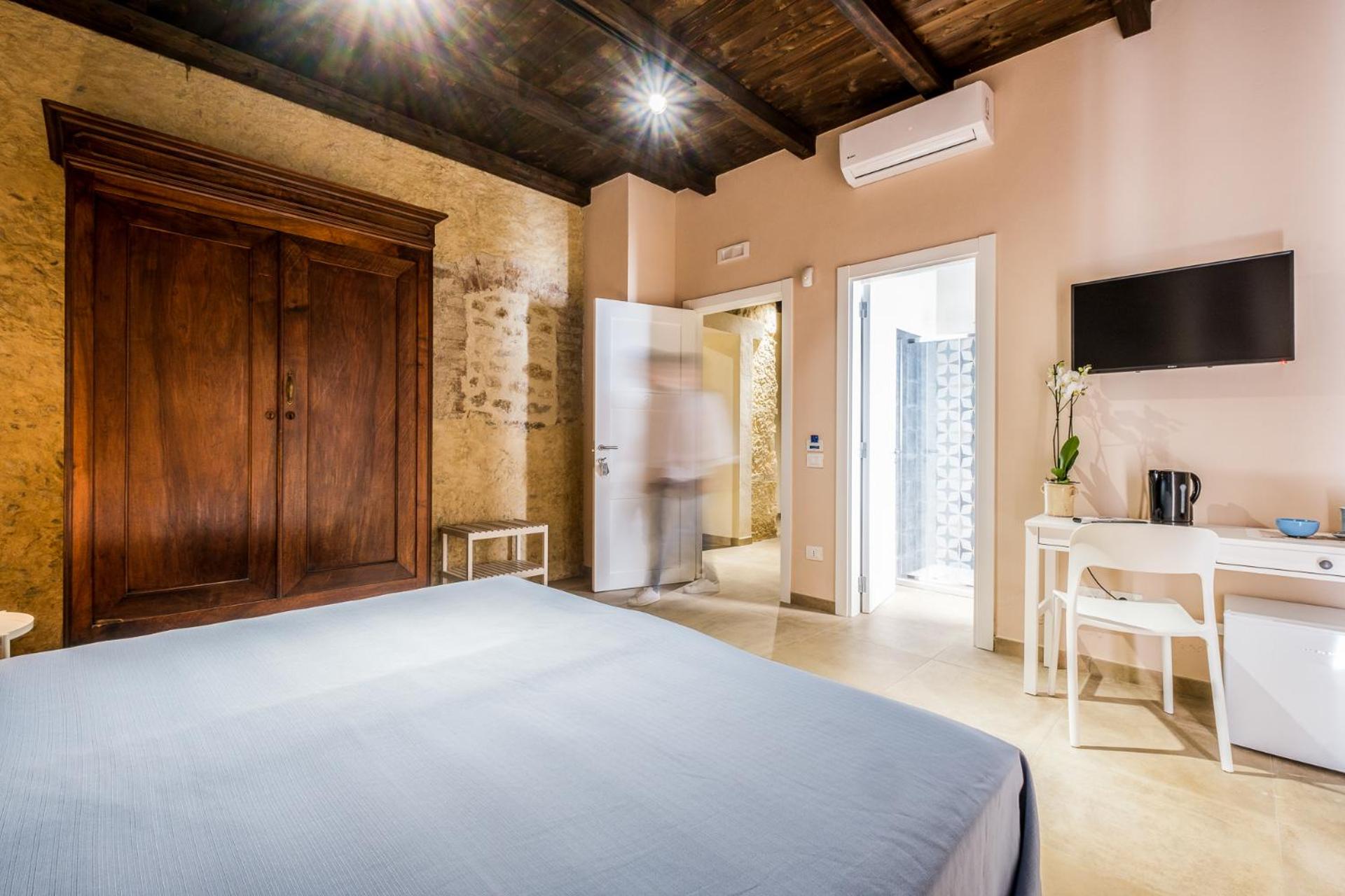 Superior Double Room - Photo 8