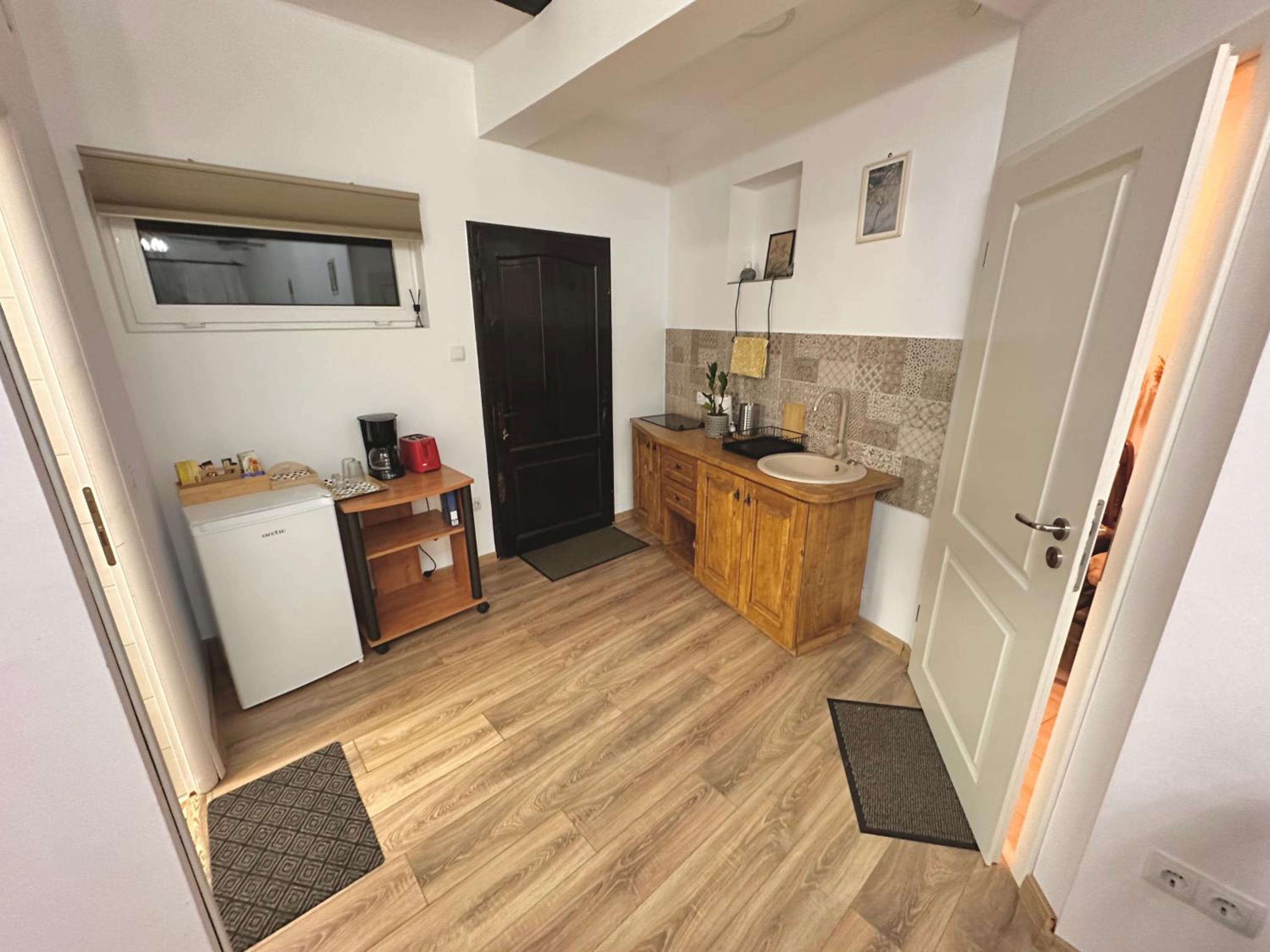 One-Bedroom Apartment - Photo 4