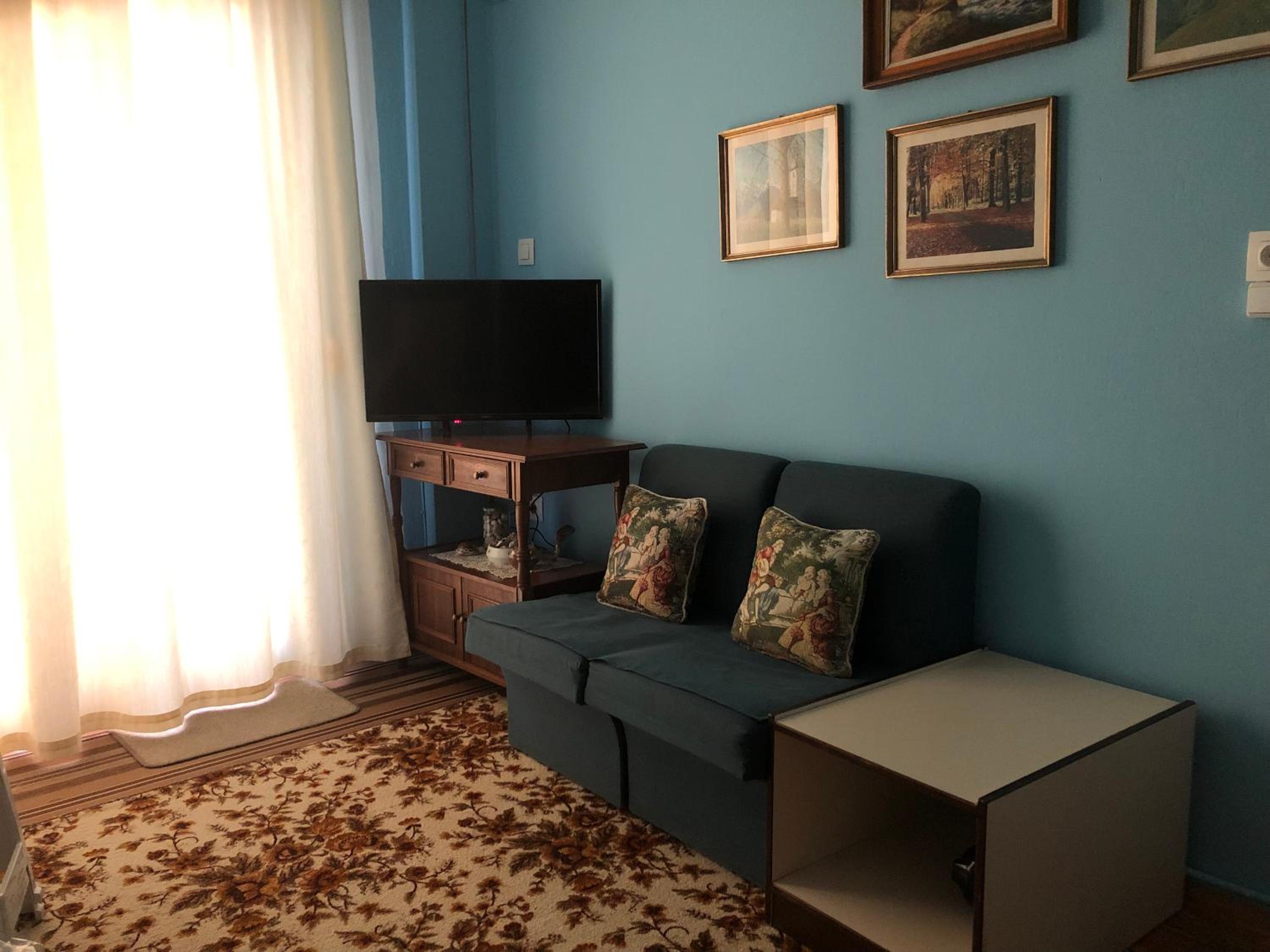 Apartment with Balcony - Photo 5