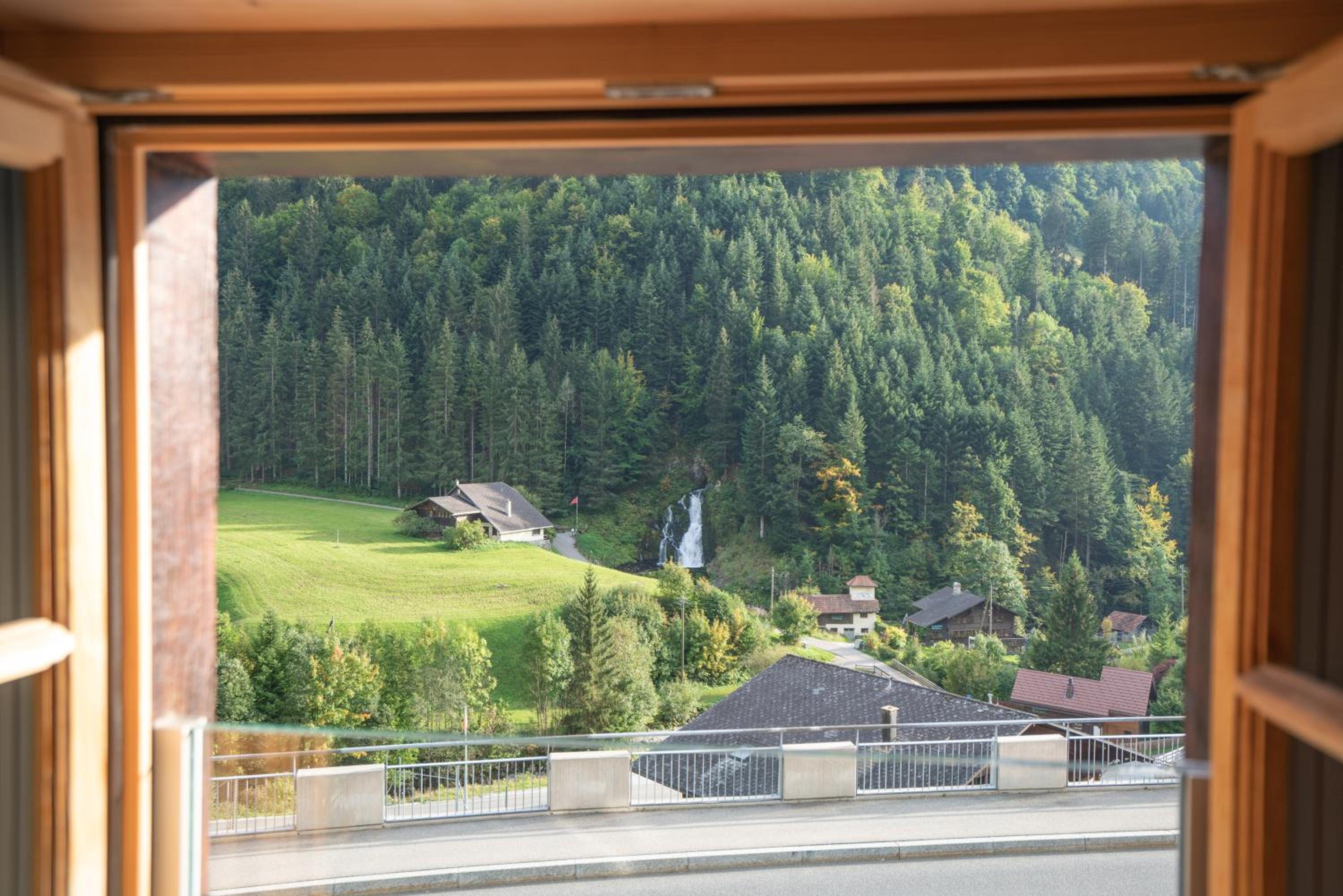 Standard Double Room with Waterfall View - Photo 4
