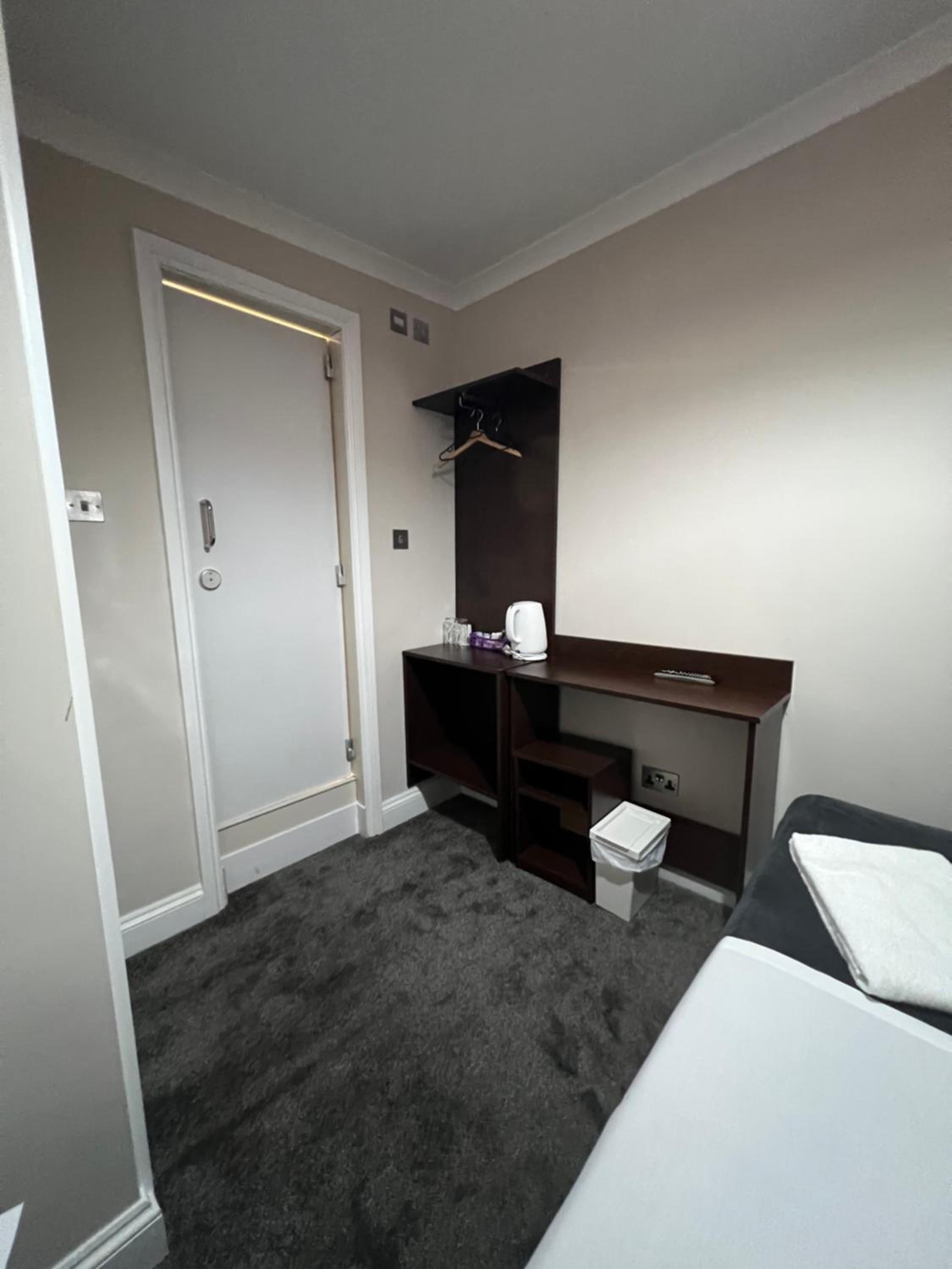 Double Room with Private Bathroom photo 2