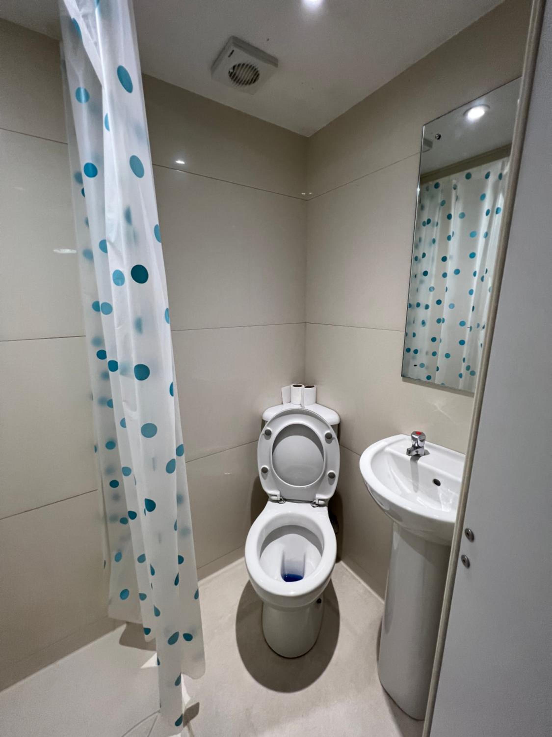 Double Room with Private Bathroom photo 3