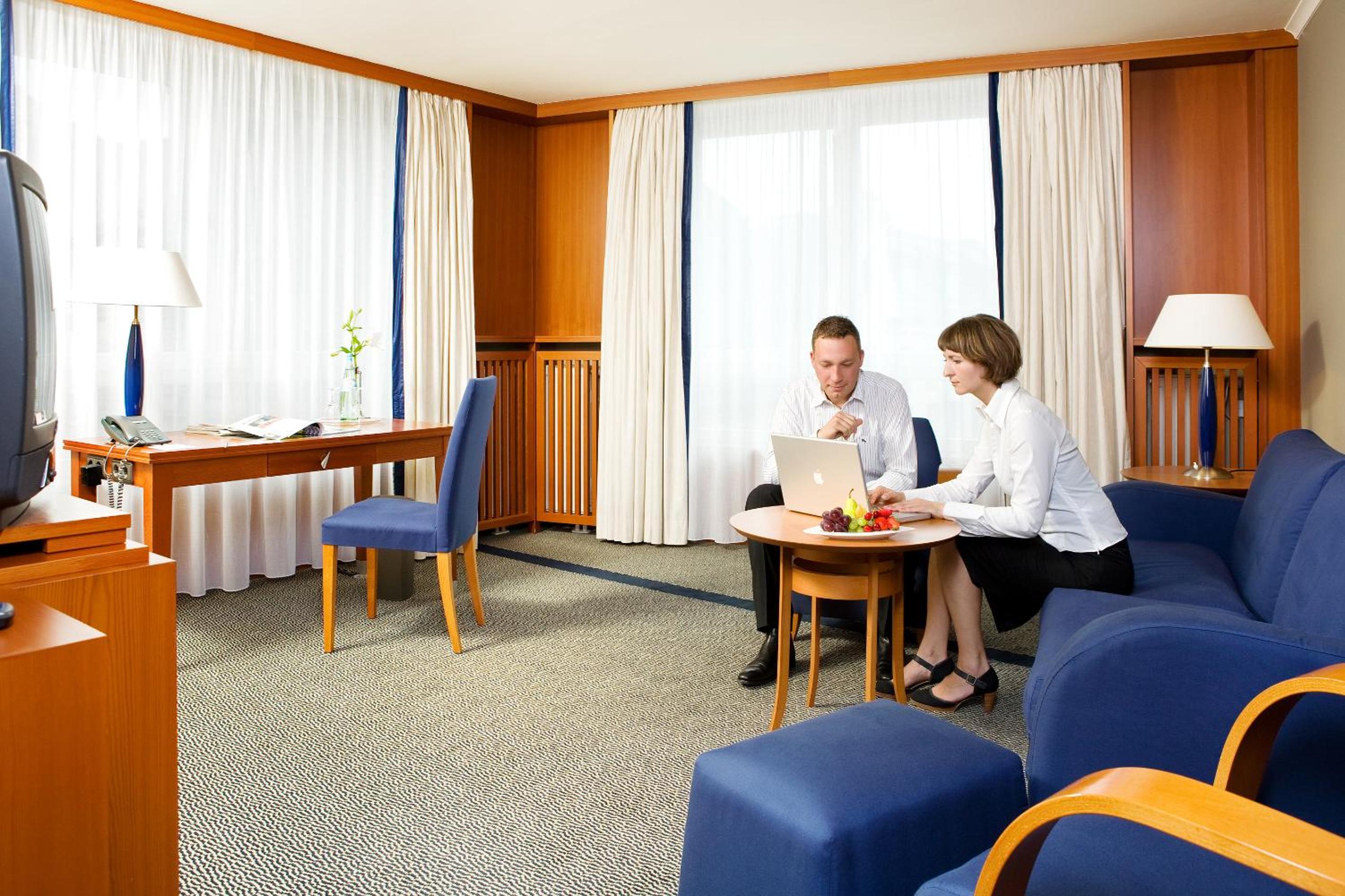 Suite - Photo 12