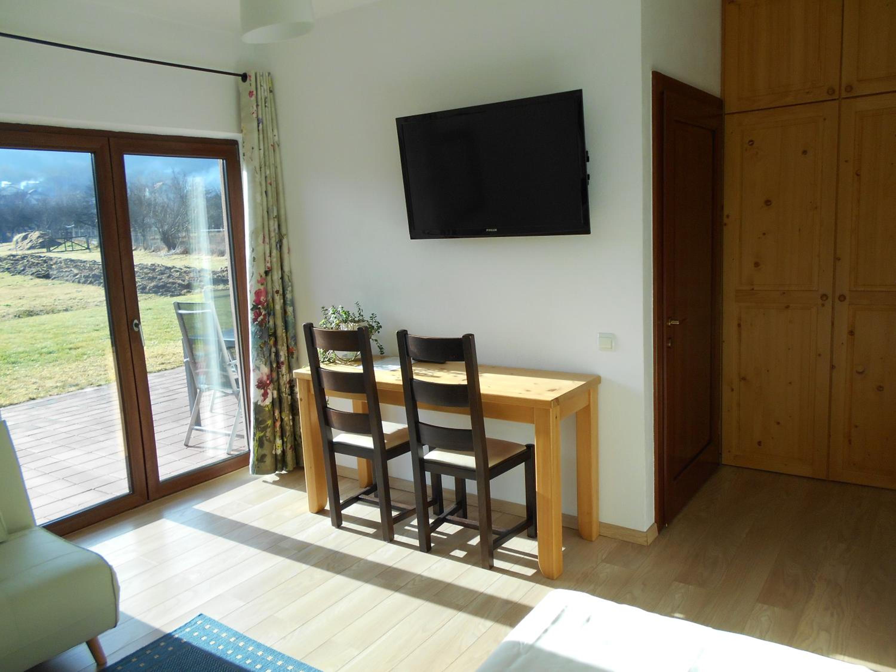 Family Room with Mountain View photo 3