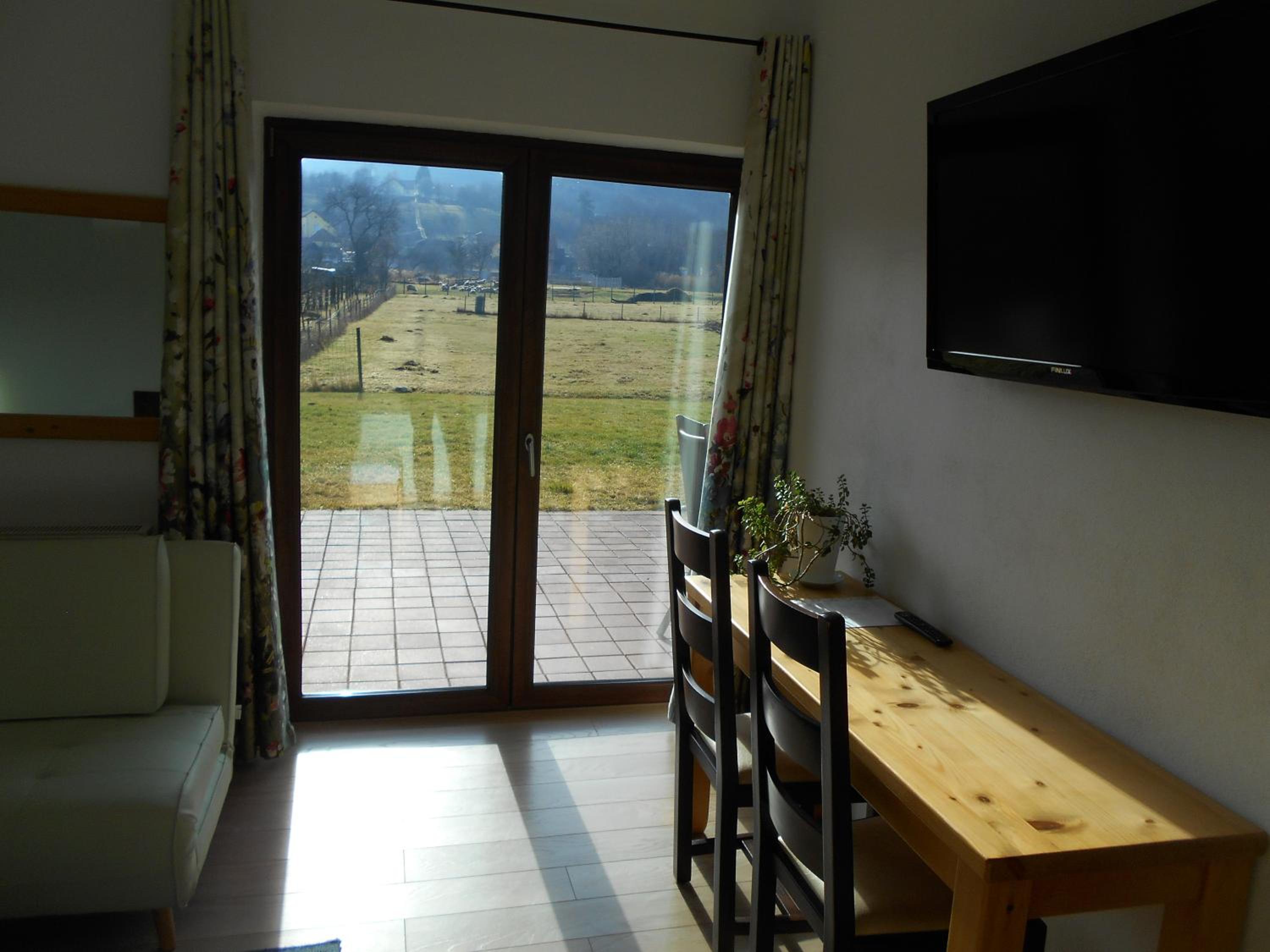 Family Room with Mountain View photo 2
