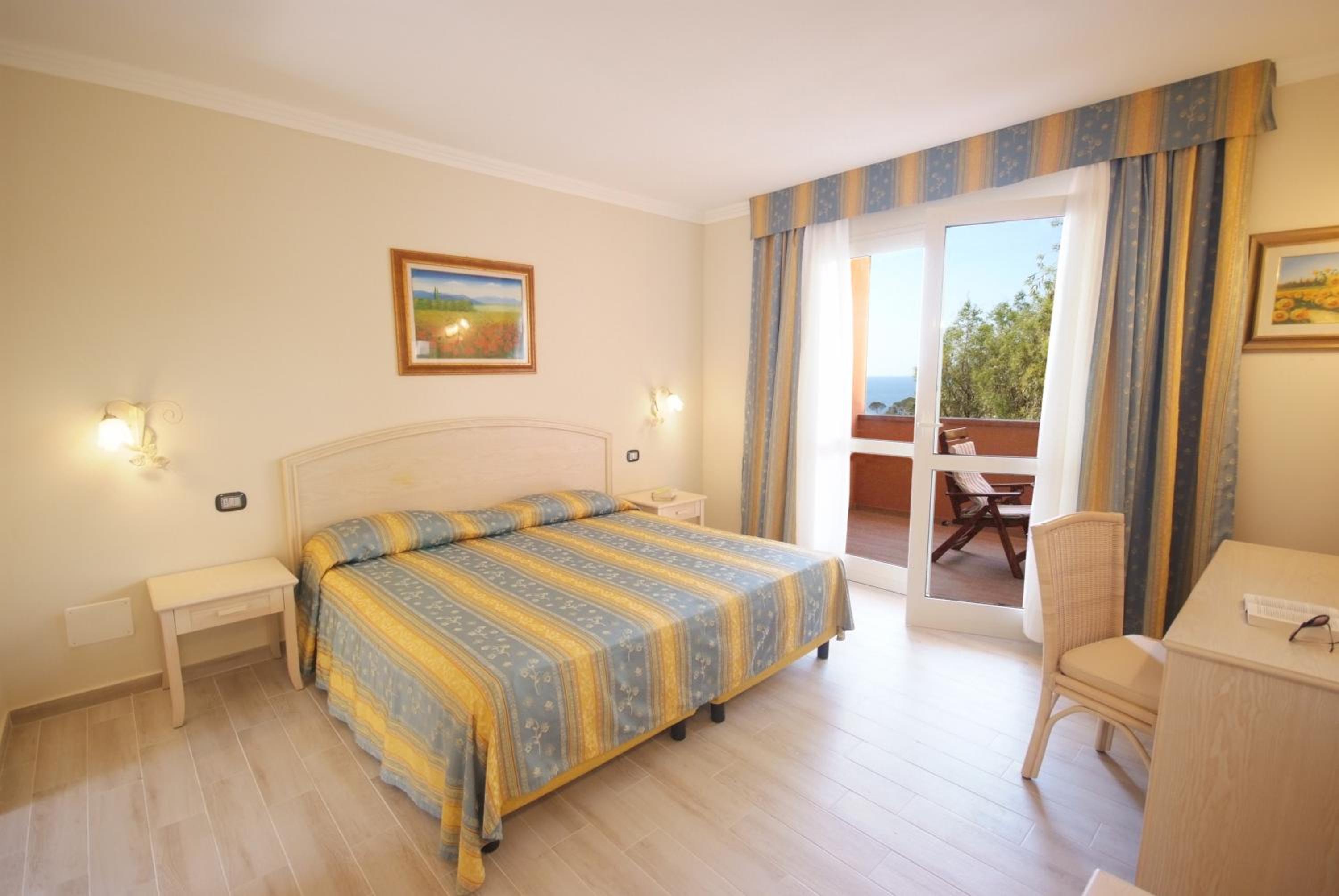 Deluxe Double Room with Sea View photo 1