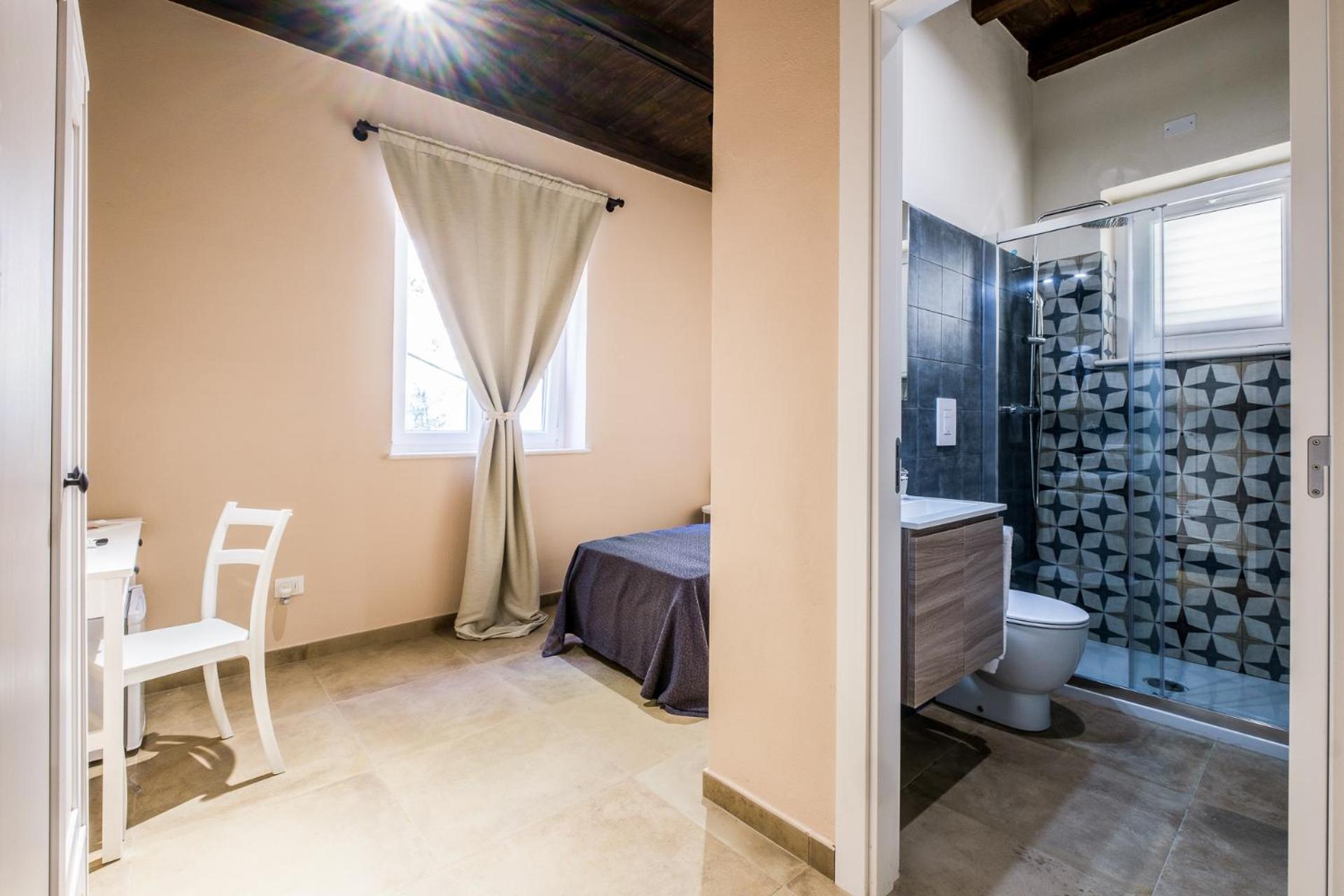 Standard Single Room with Shower photo 3