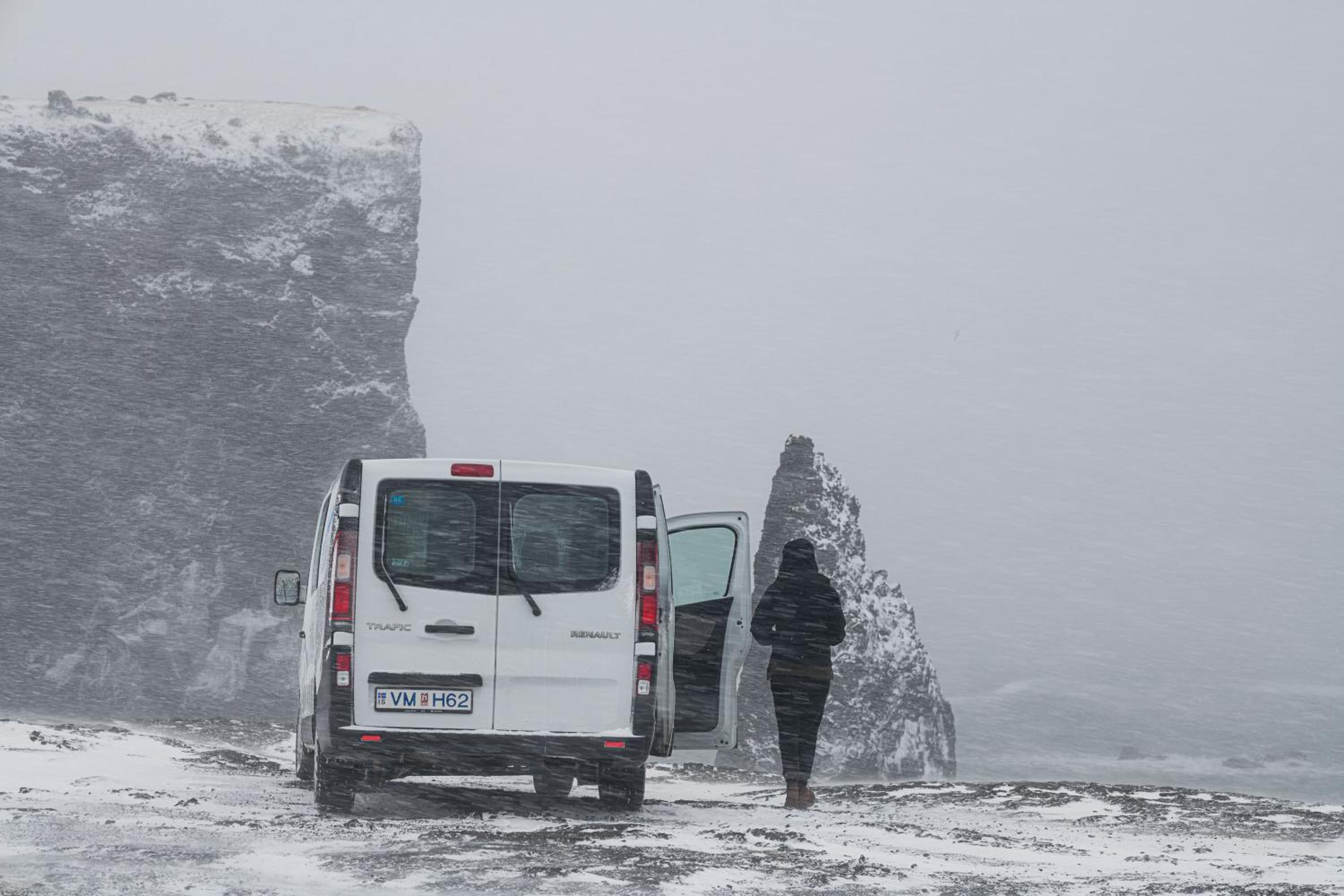 Automatic Renault Trafic BA Campervan or similar (with heater) photo 3