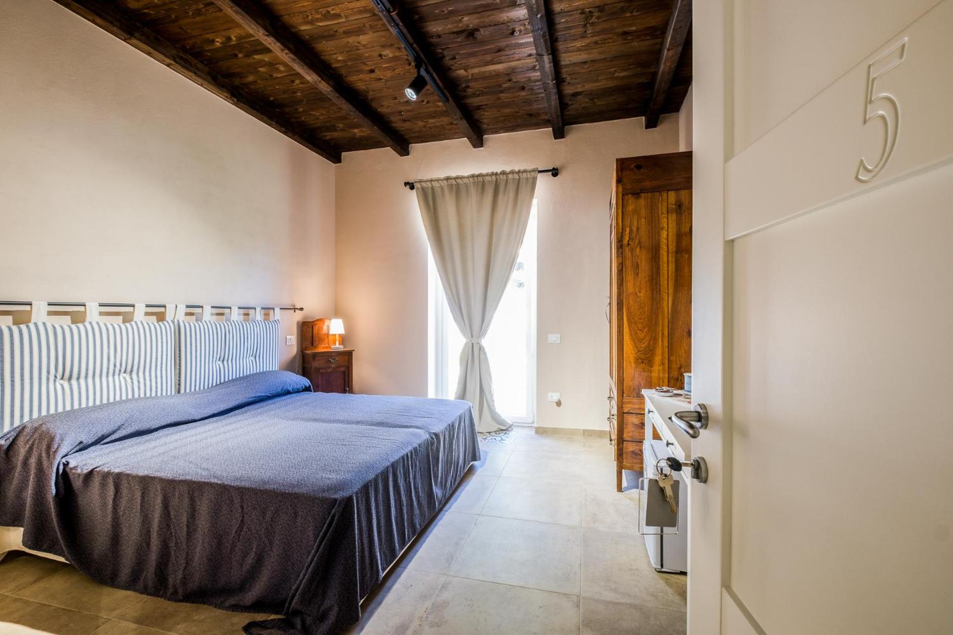 Deluxe Double Room - Photo 29
