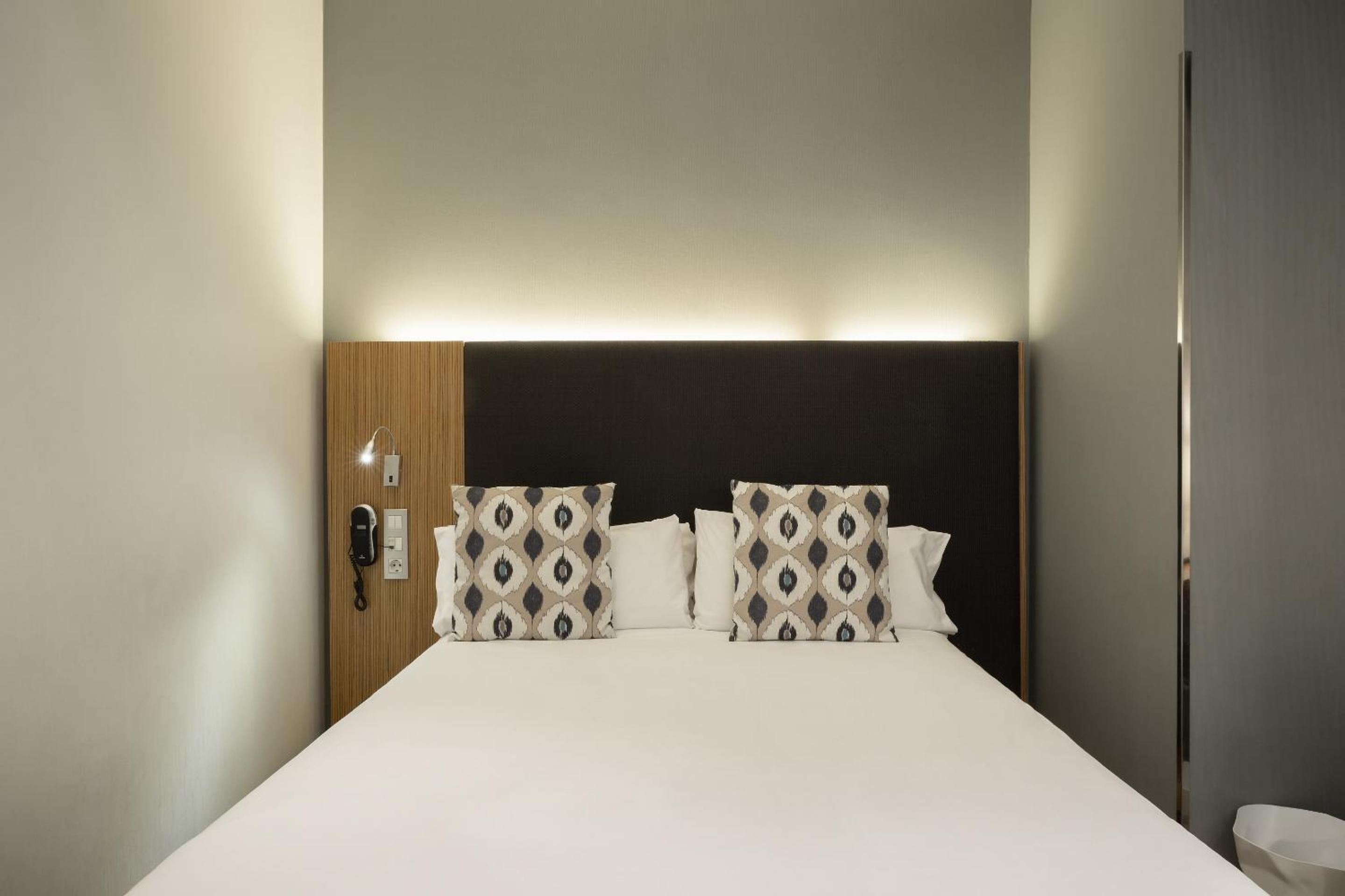 Small Double Room - Photo 3