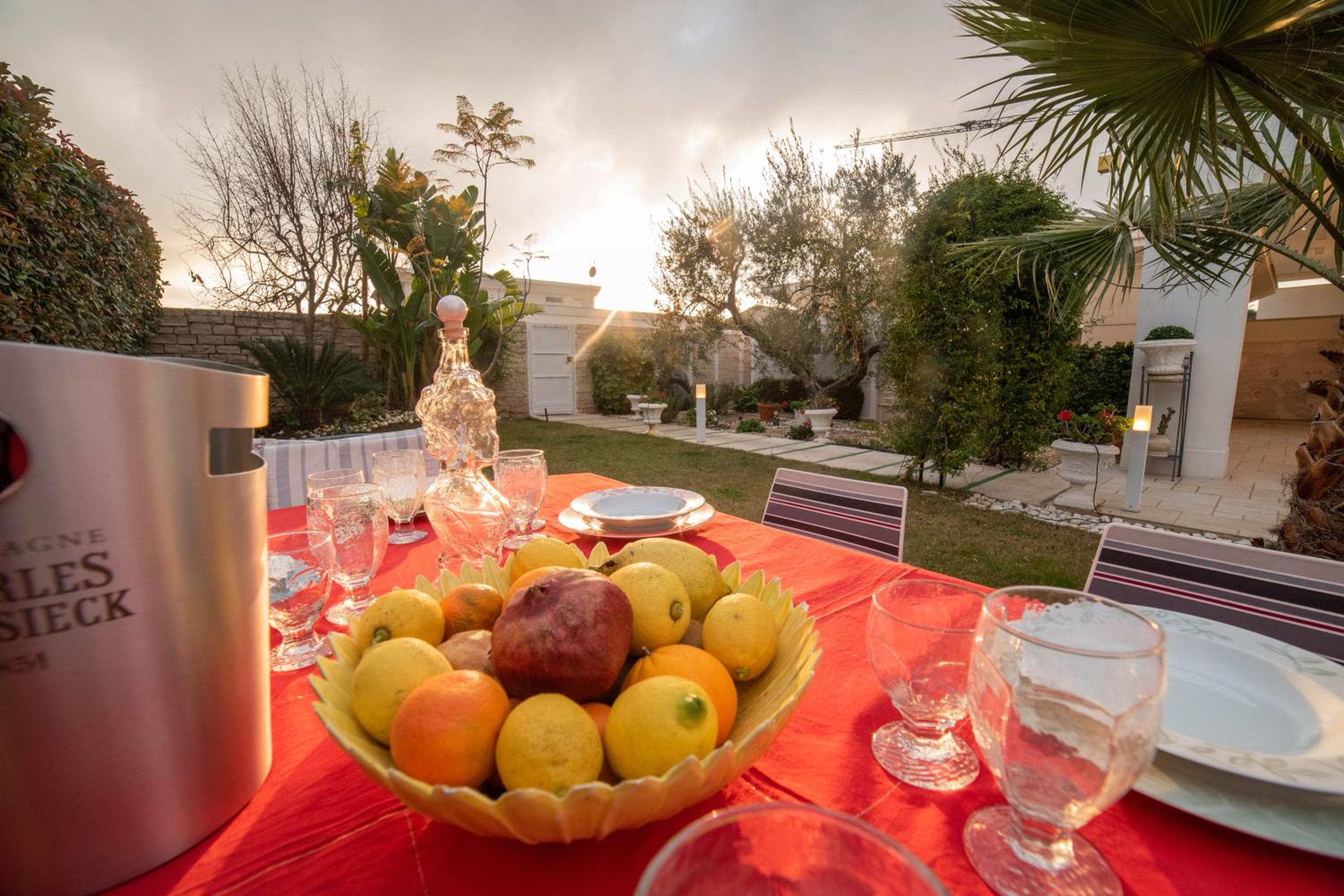 Villa with Garden View - Photo 6