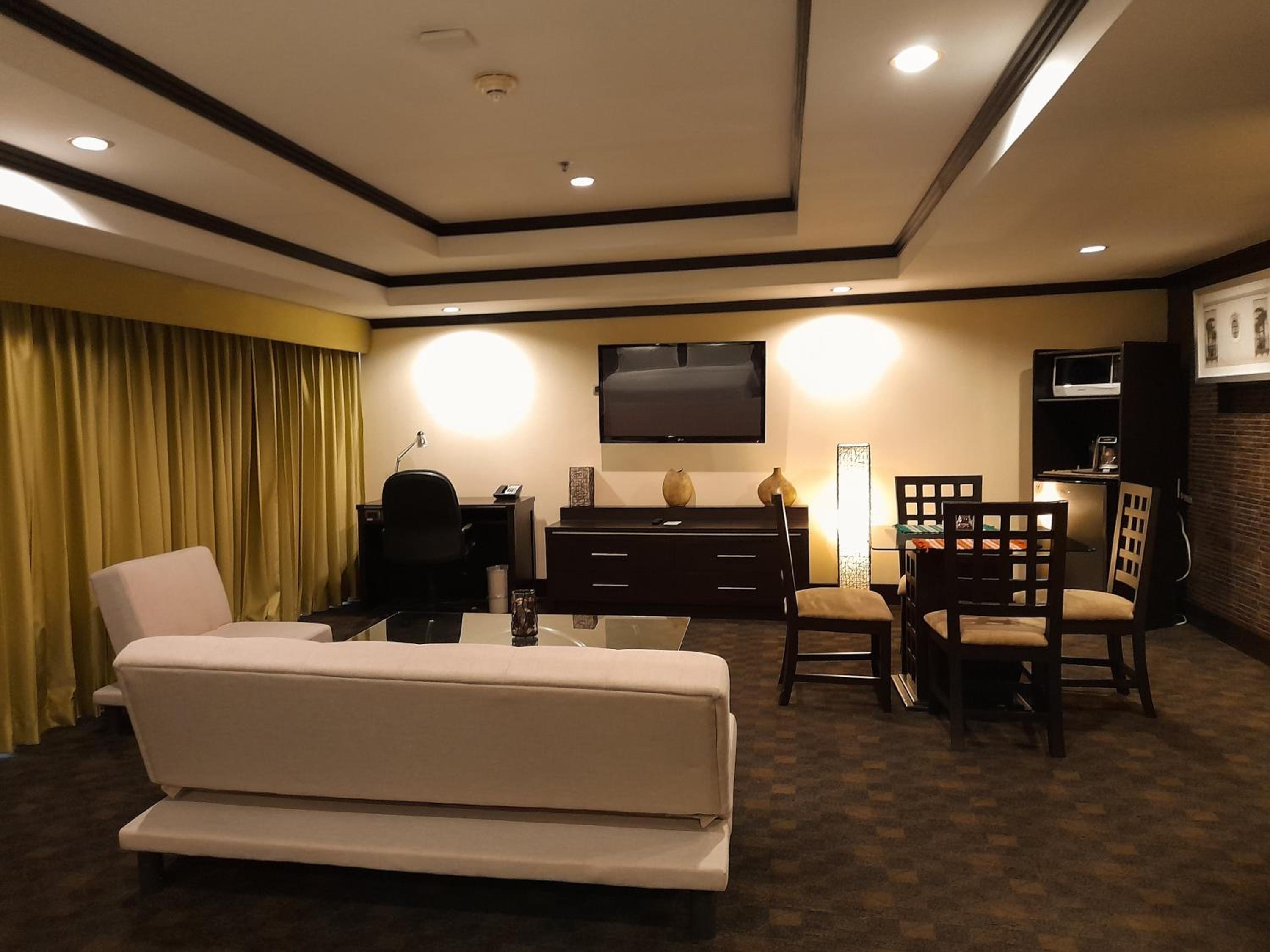 King Suite - Photo 6