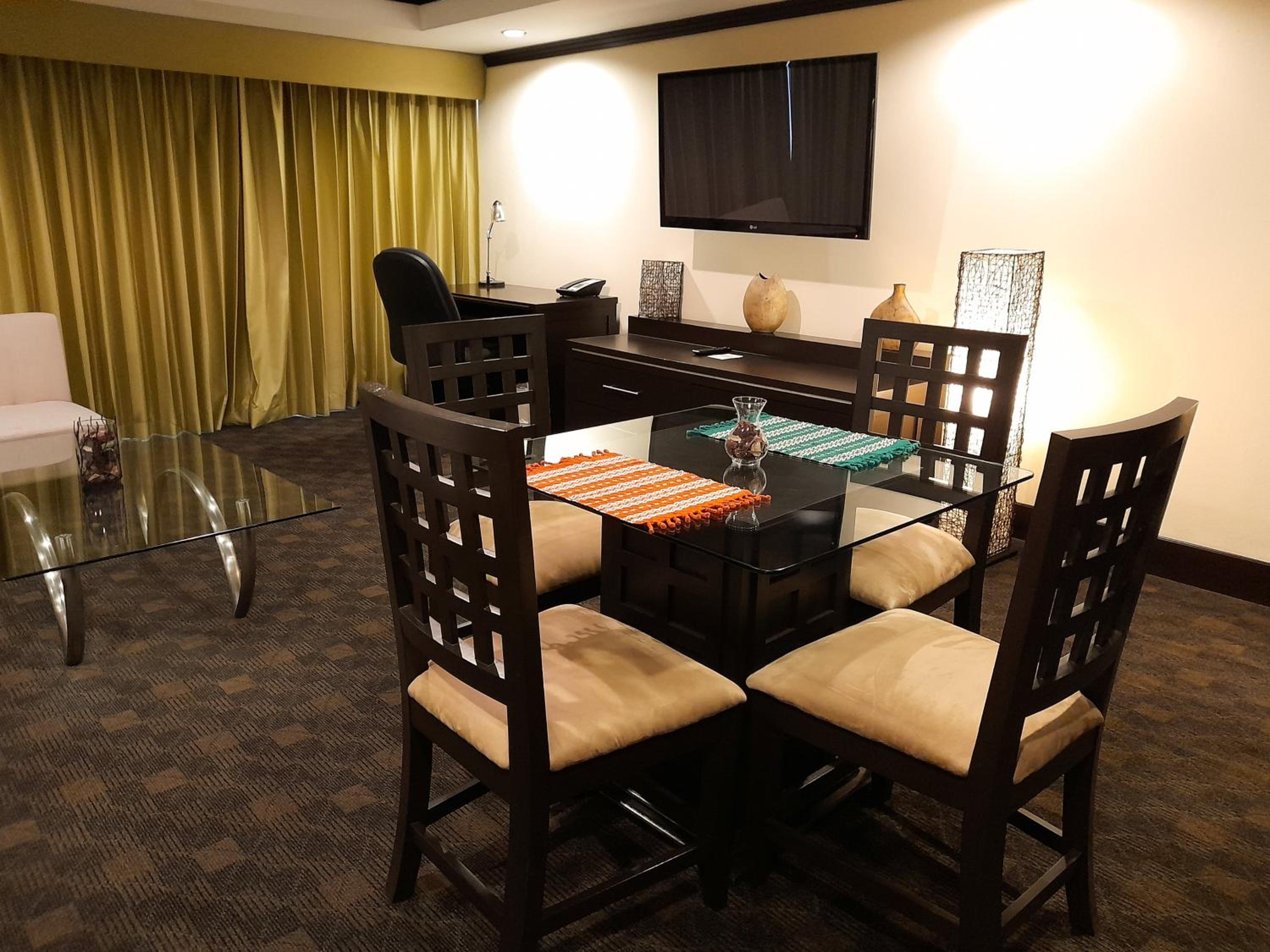 King Suite - Photo 5