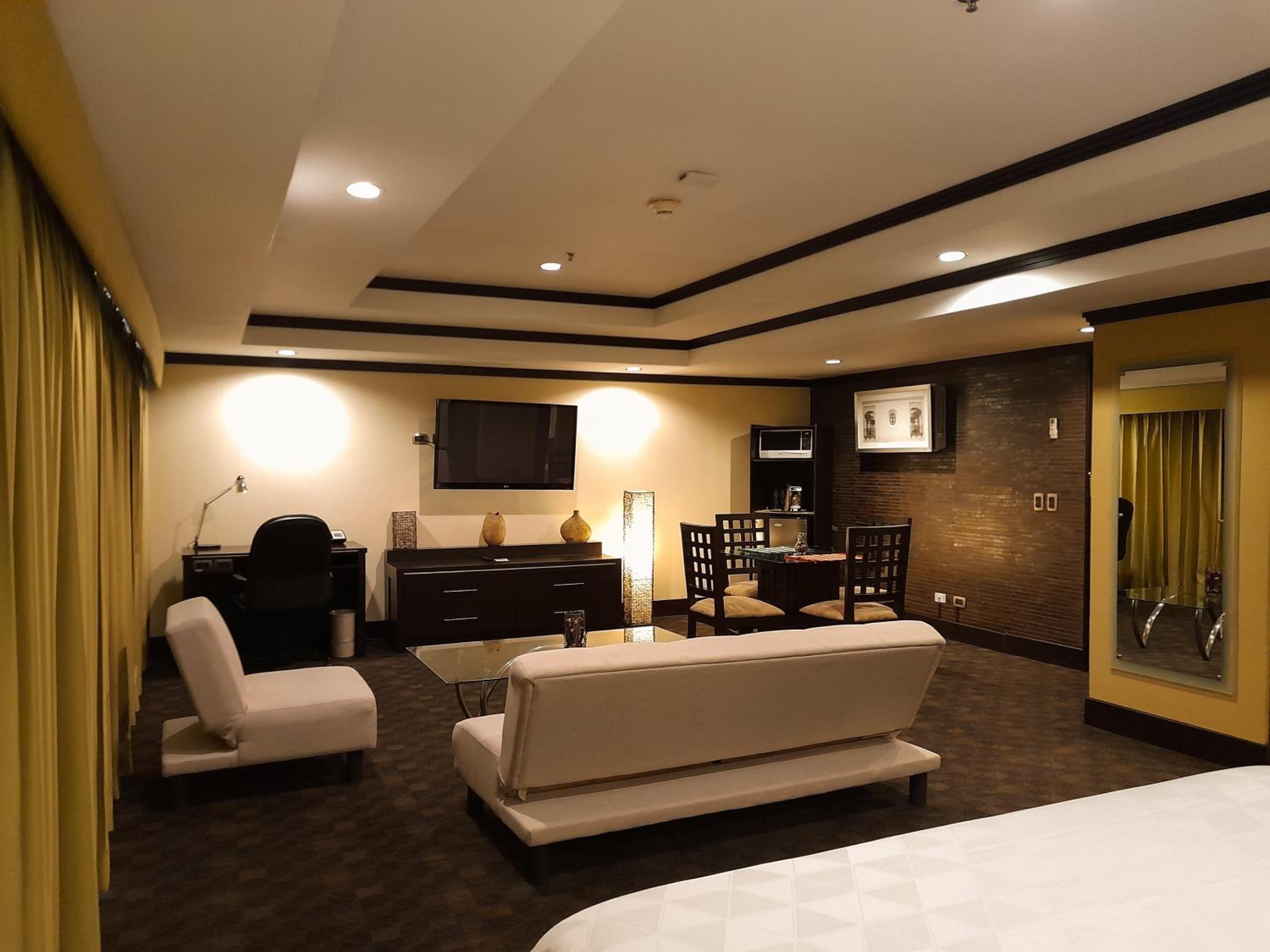 King Suite - Photo 7