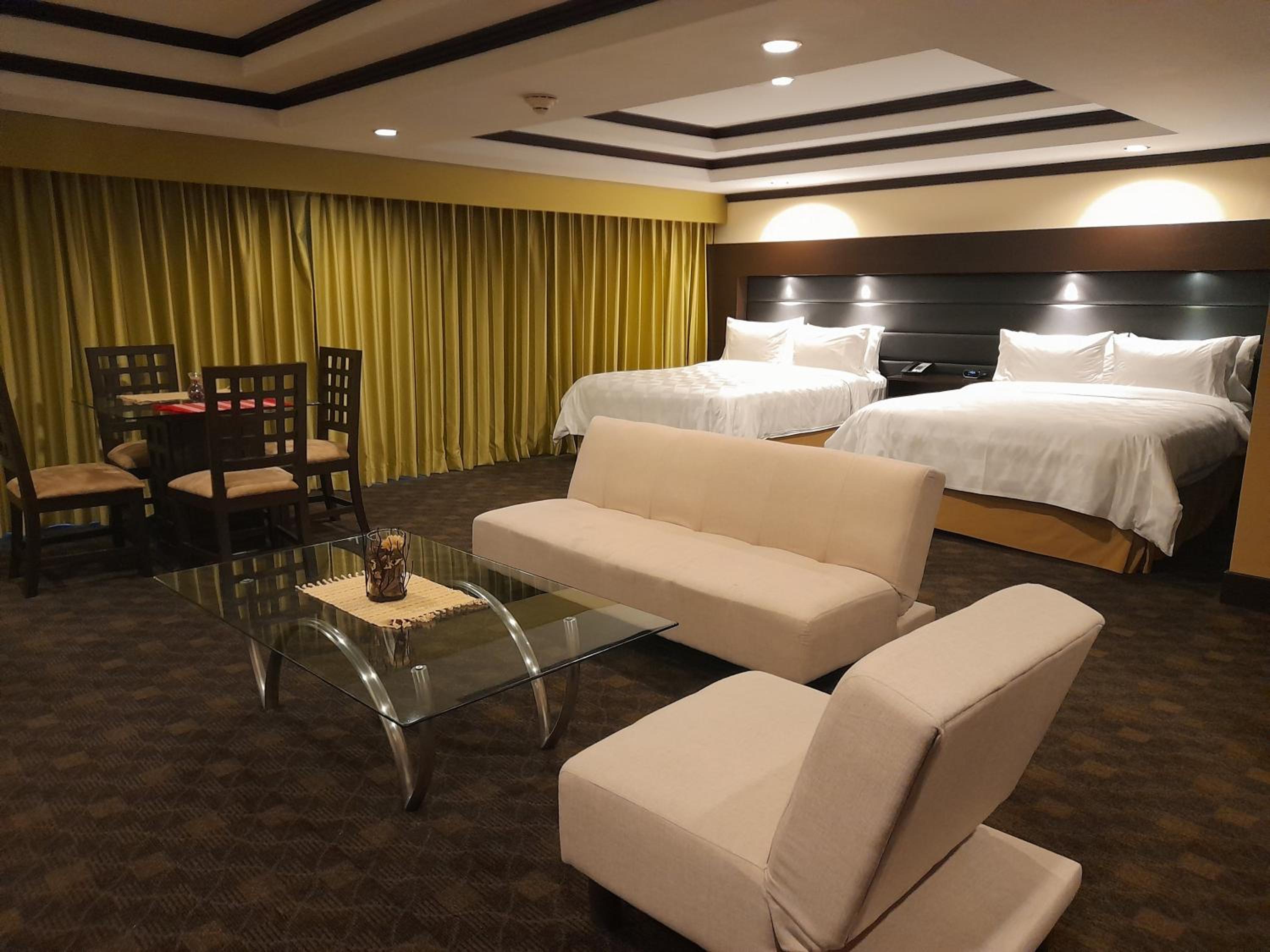 Queen Suite with Two Queen Beds - Photo 7