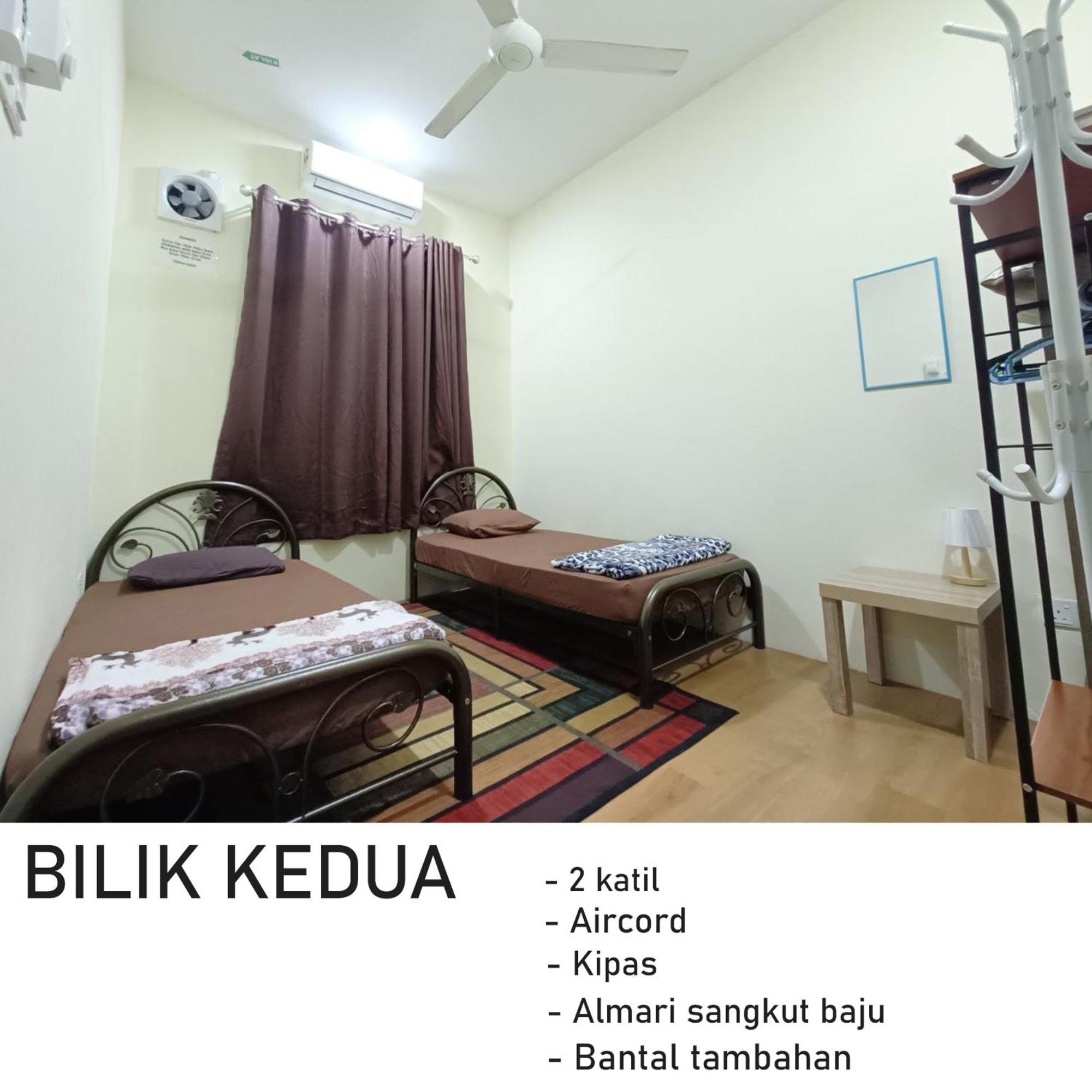 Three-Bedroom House photo 2