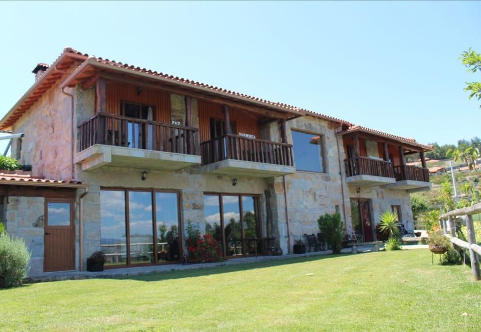 Five-Bedroom House photo 3