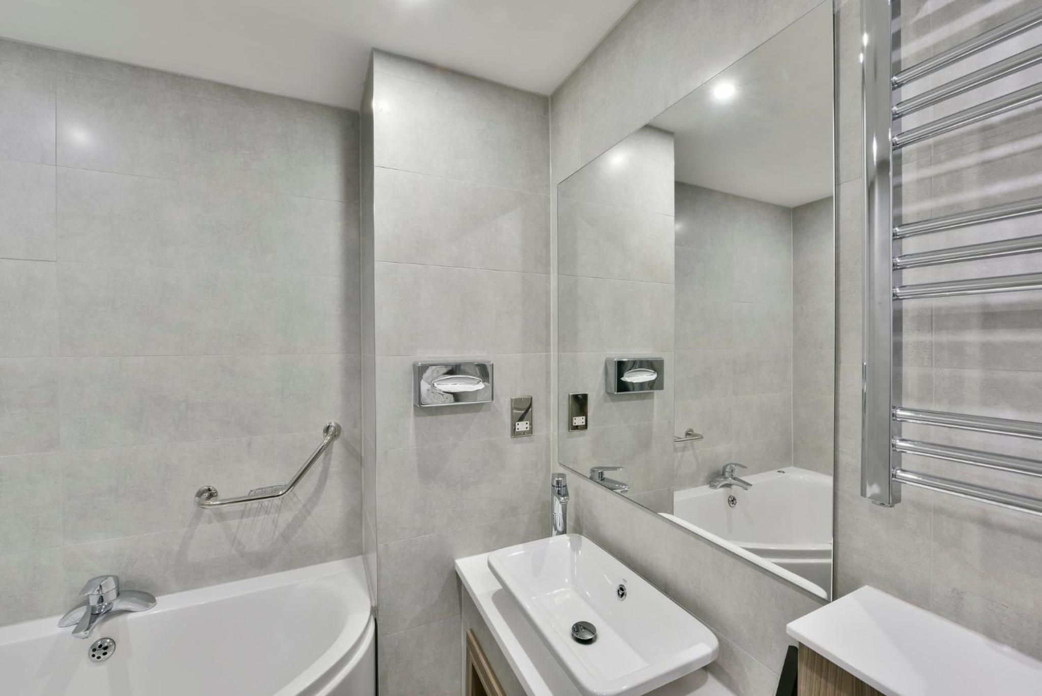 One-Bedroom Suite - Photo 4