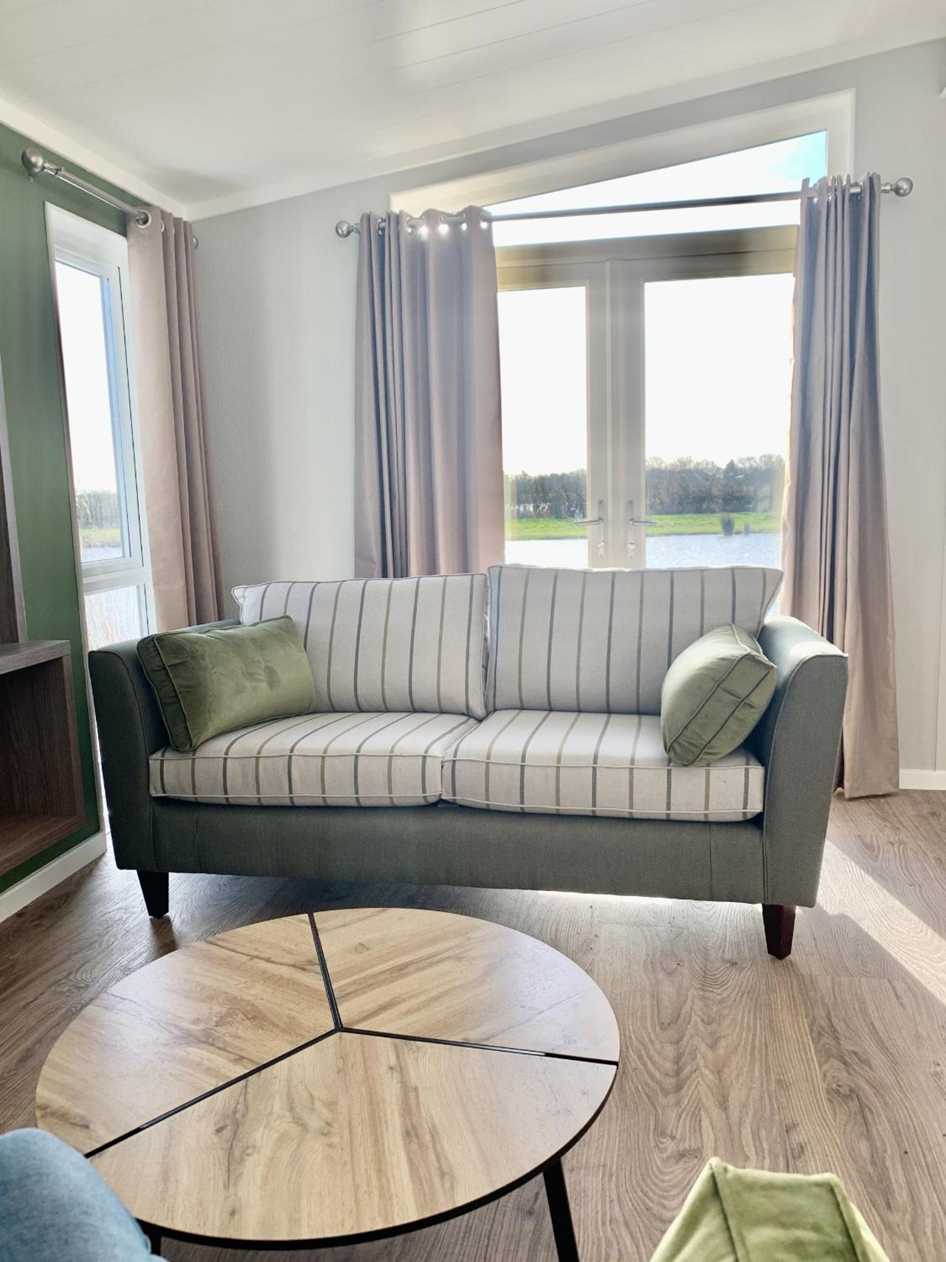 Apartment with Lake View - Photo 1