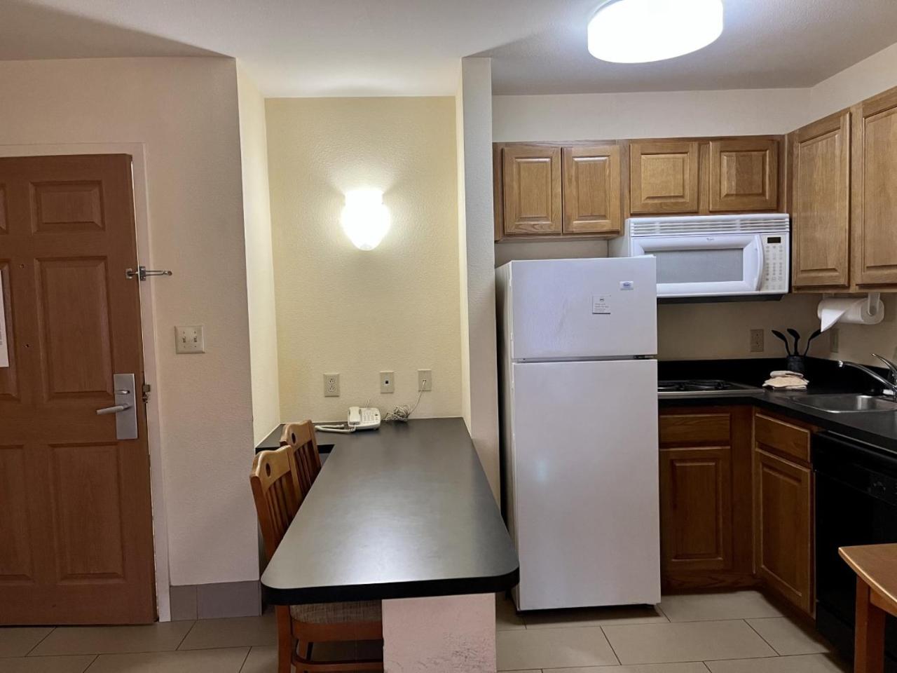 One-Bedroom Queen Suite
