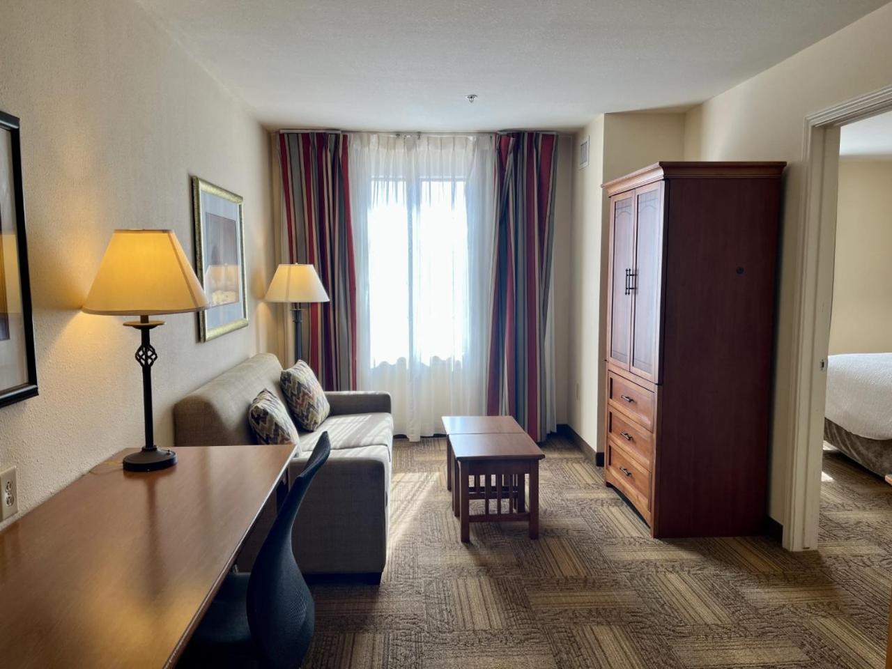 Queen Room with Mobility Accessible Tub - Non-Smoking