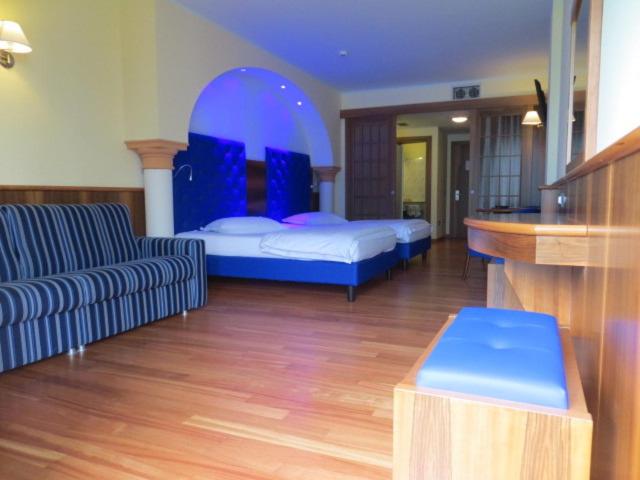 Deluxe Junior Suite with Terrace - Photo 3