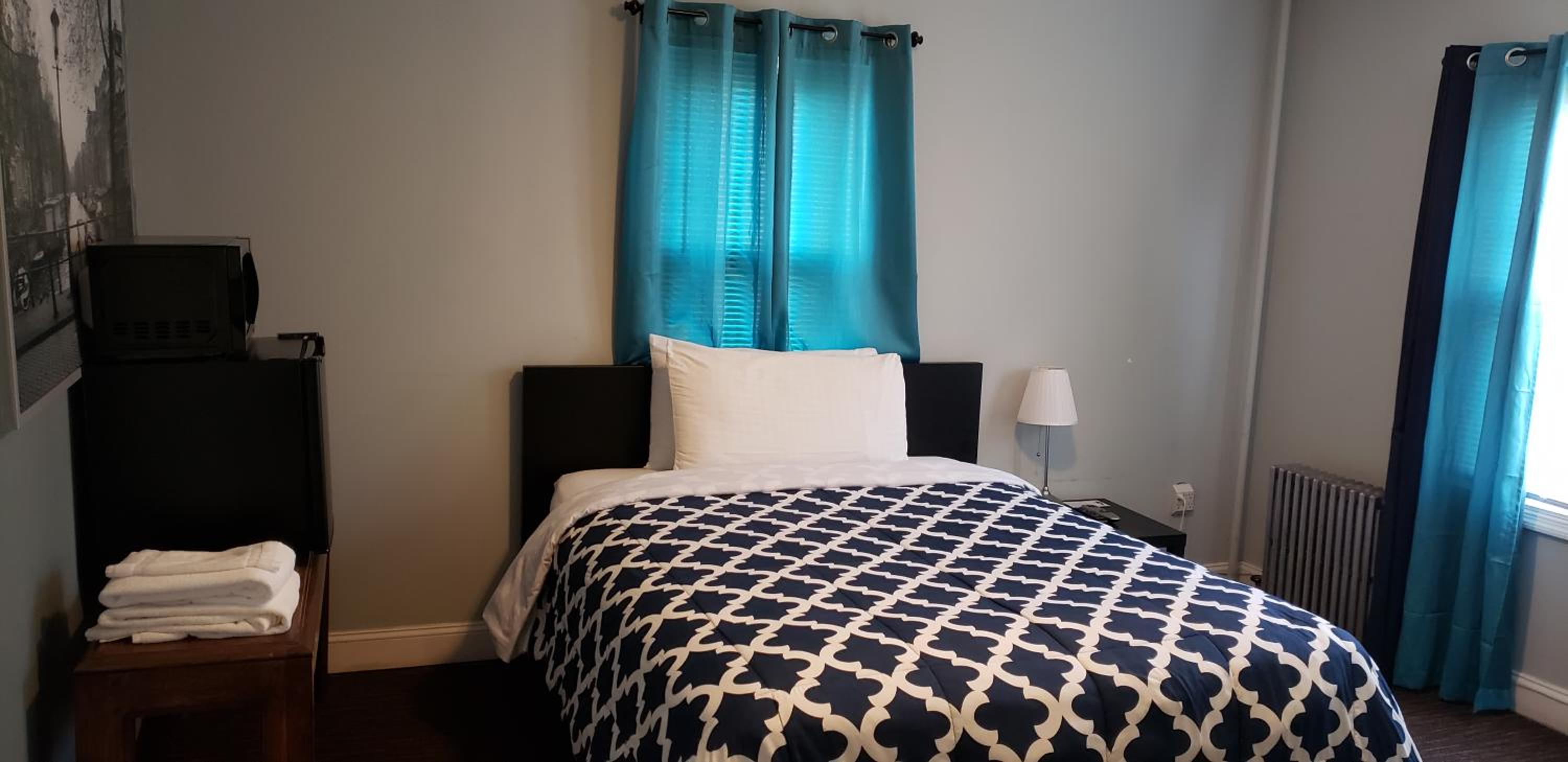 Queen Room photo 1