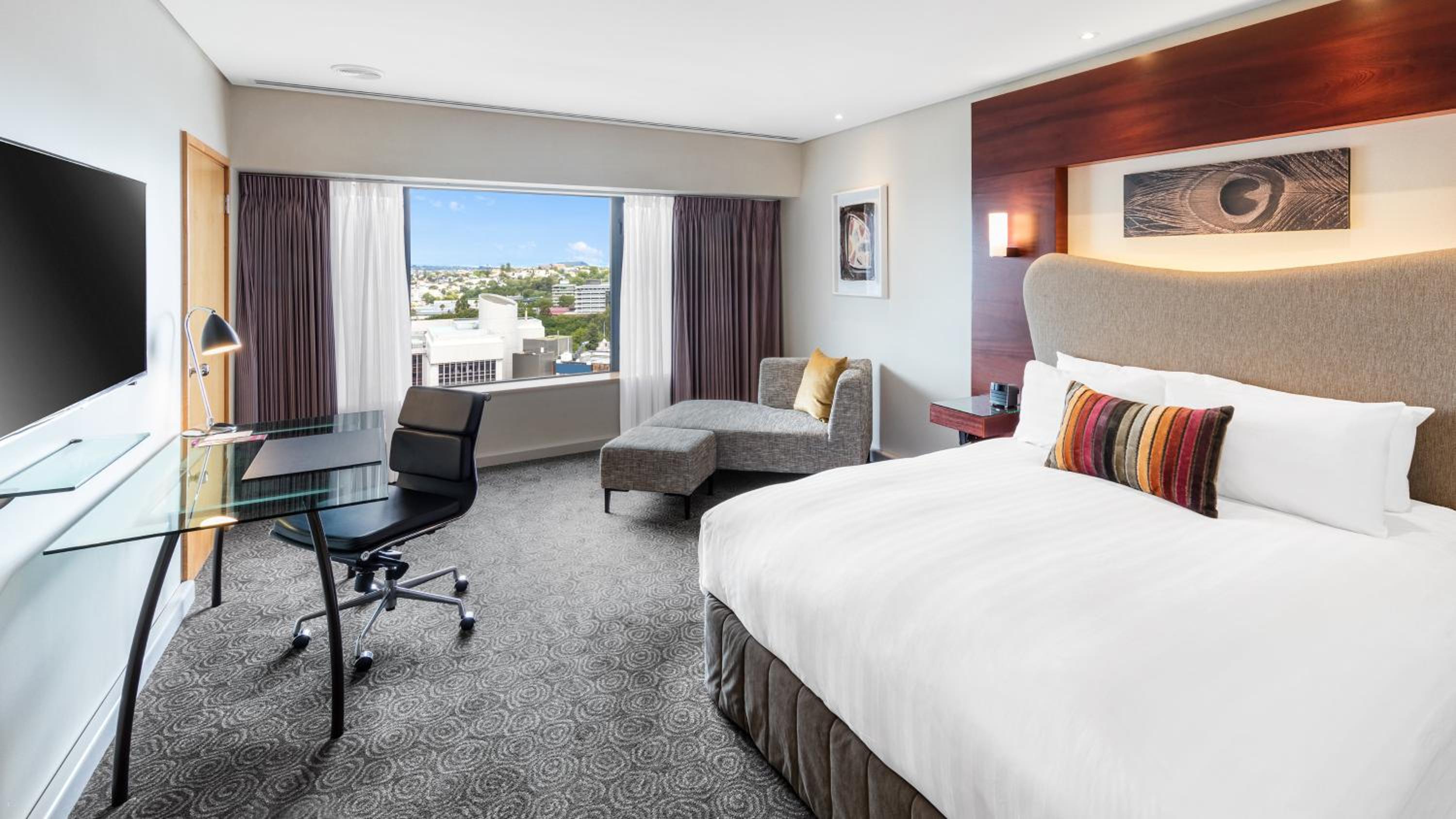 Standard King Room with City View - High Floor - Photo 1