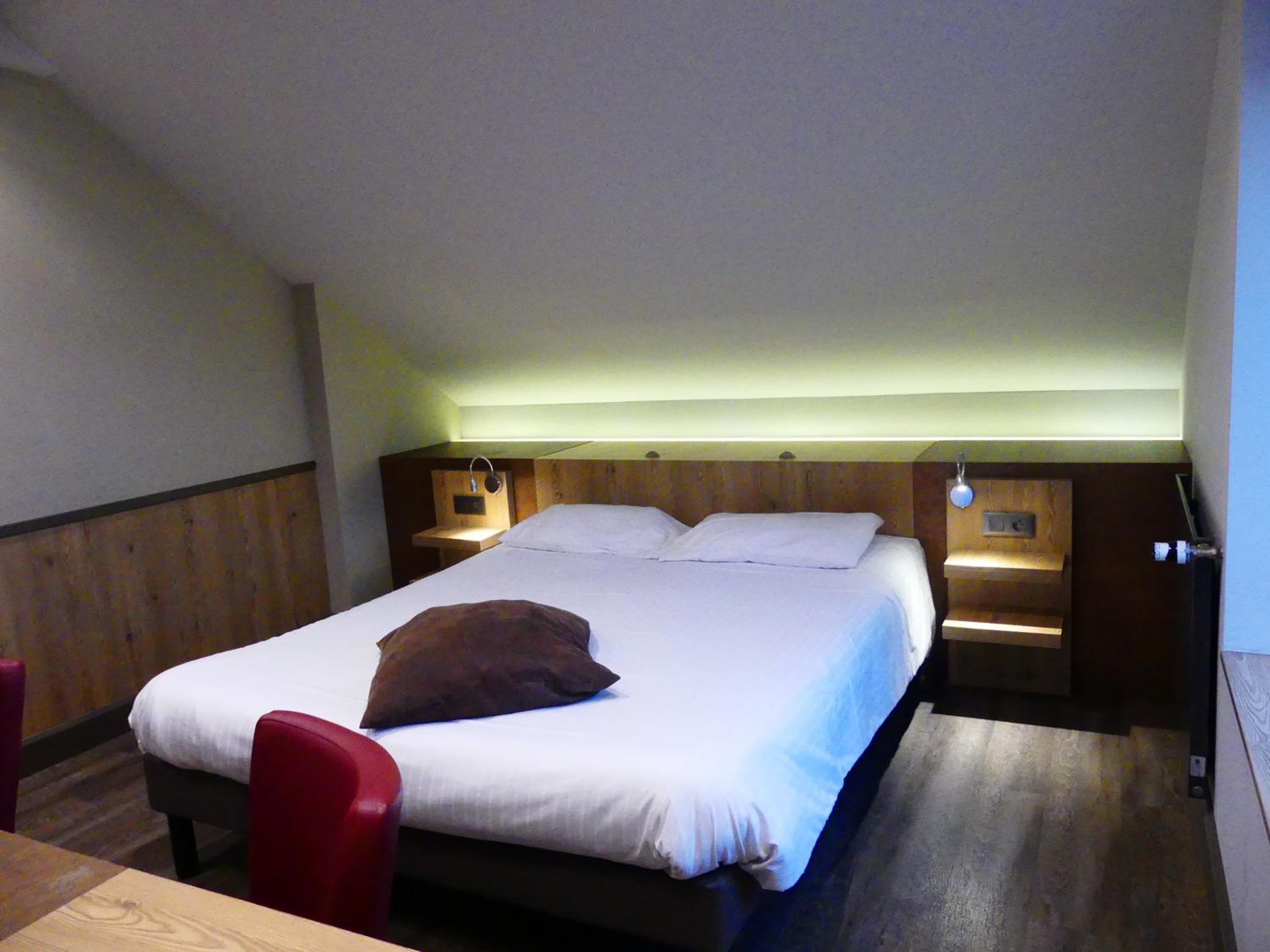 Comfort Double Room only accessible by stairs - Photo 3