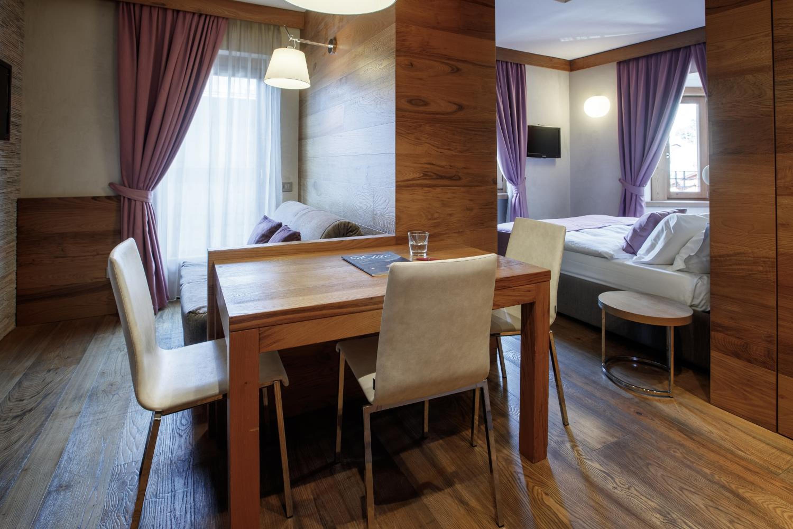 Deluxe Suite with Balcony - Photo 1