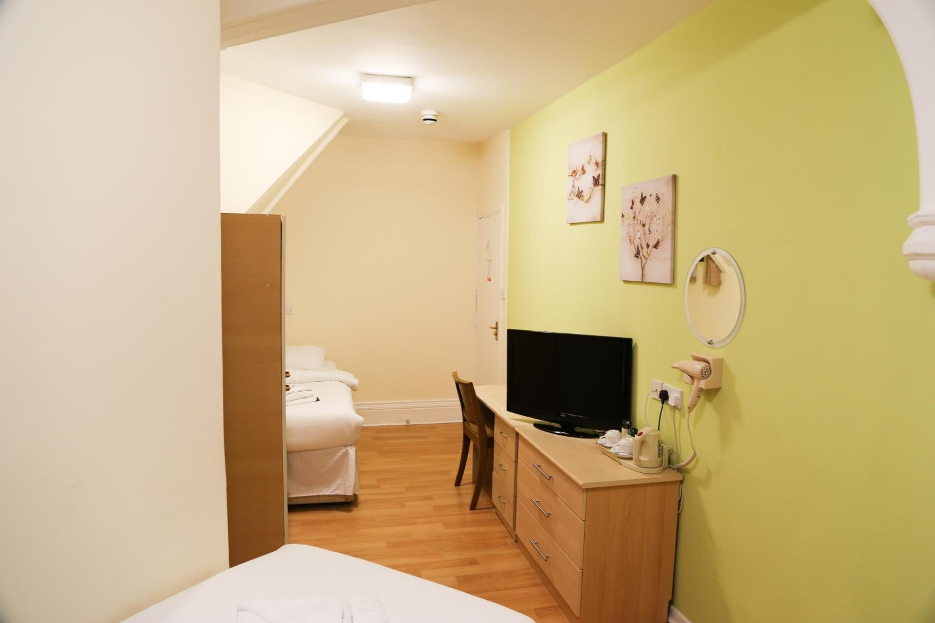 Twin Room en suite photo 3