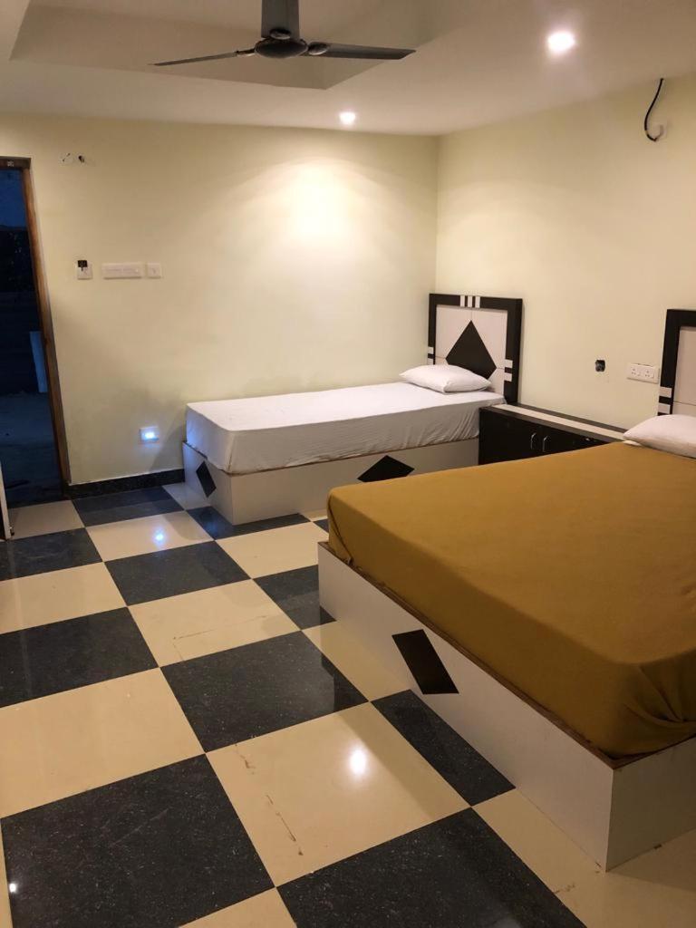 Triple Room with Balcony - Photo 11