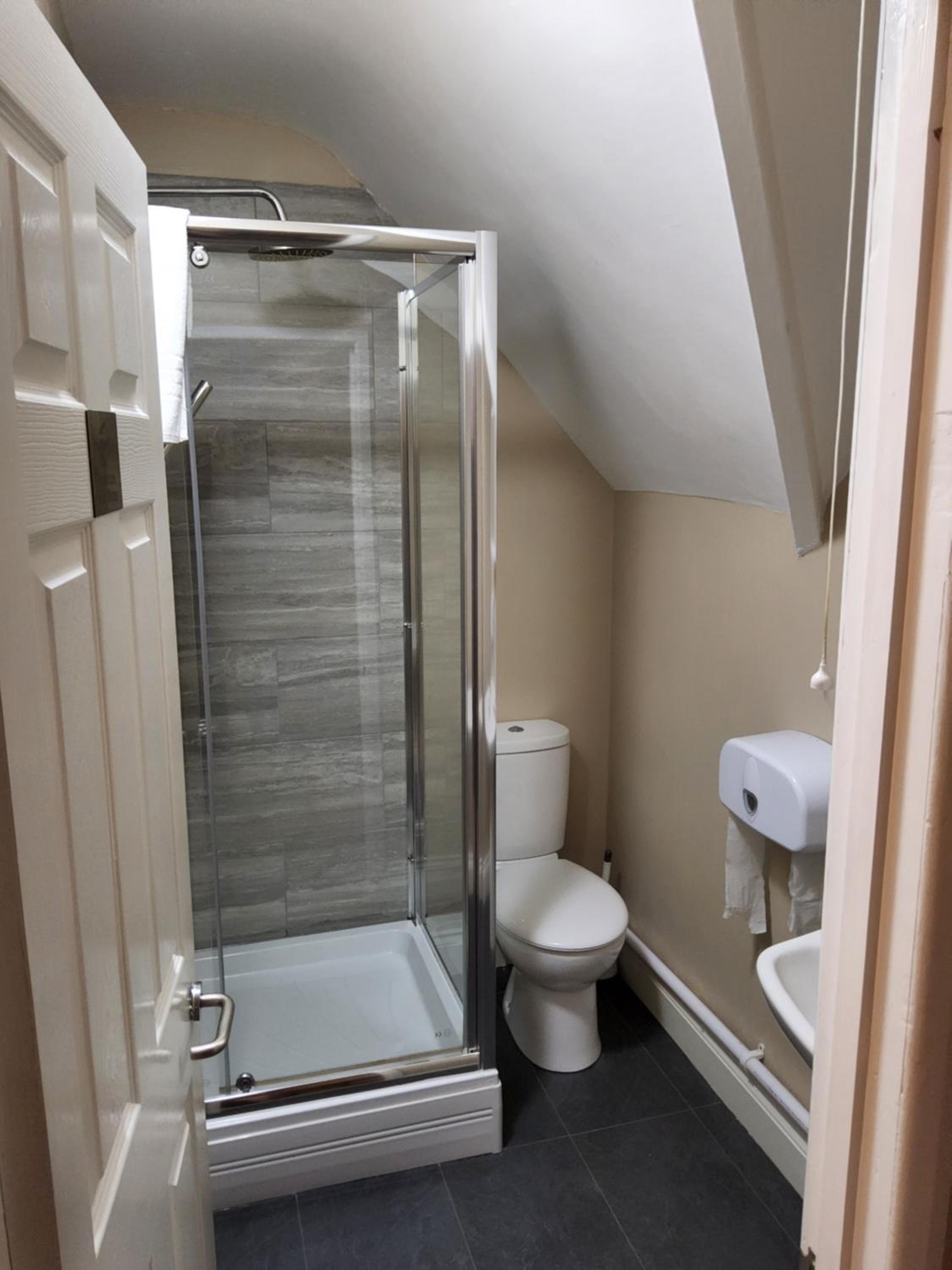 Twin Room with Shower - Photo 3