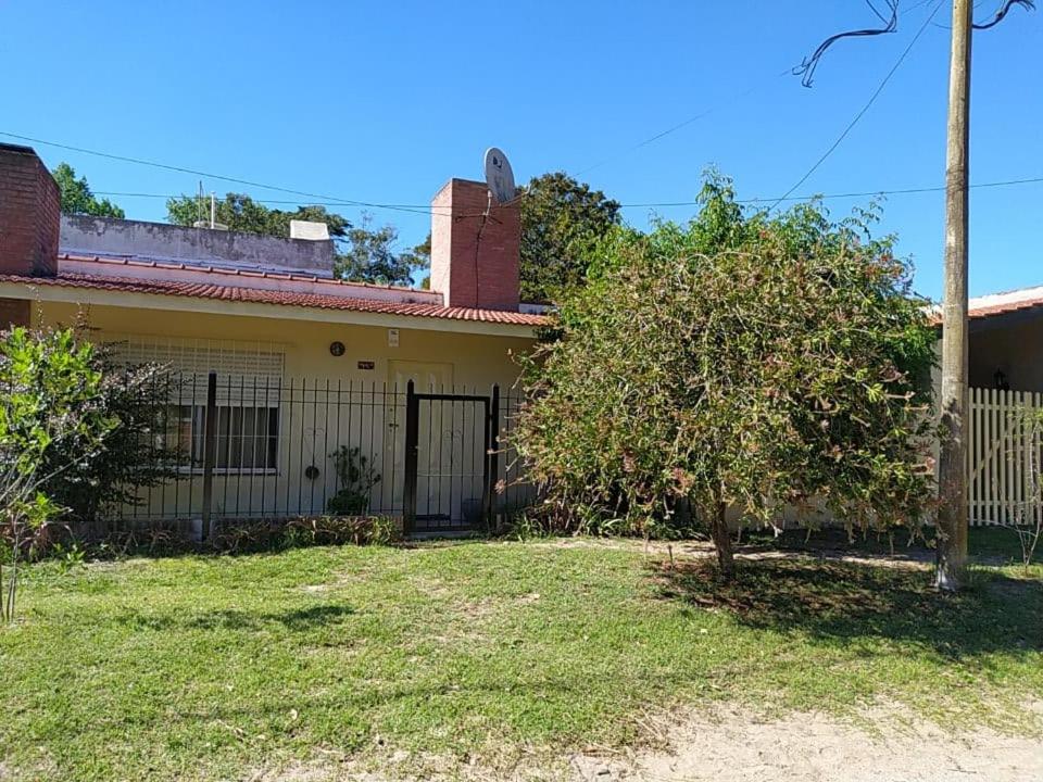 Three-Bedroom House photo 3
