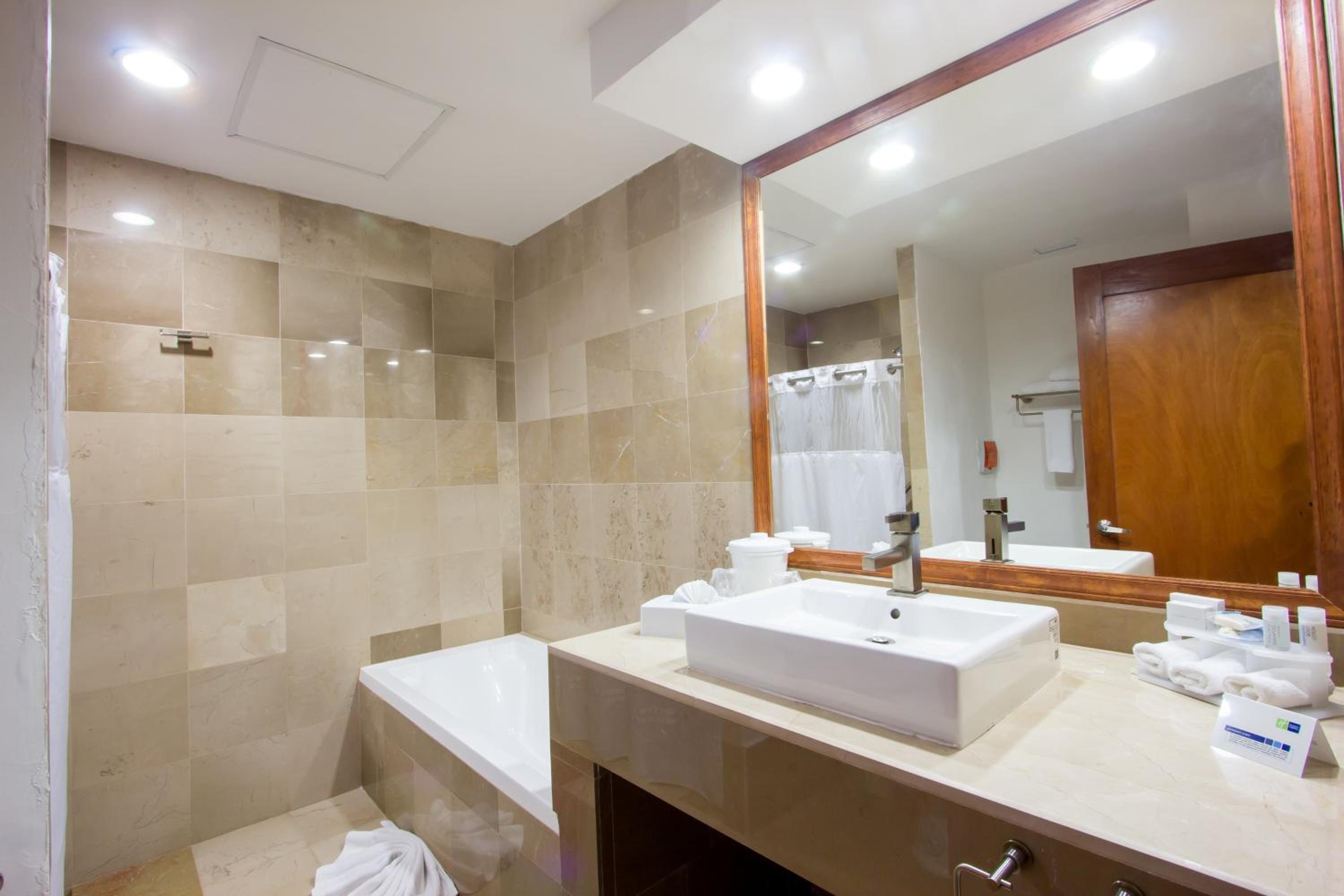 Standard King Room - Photo 3