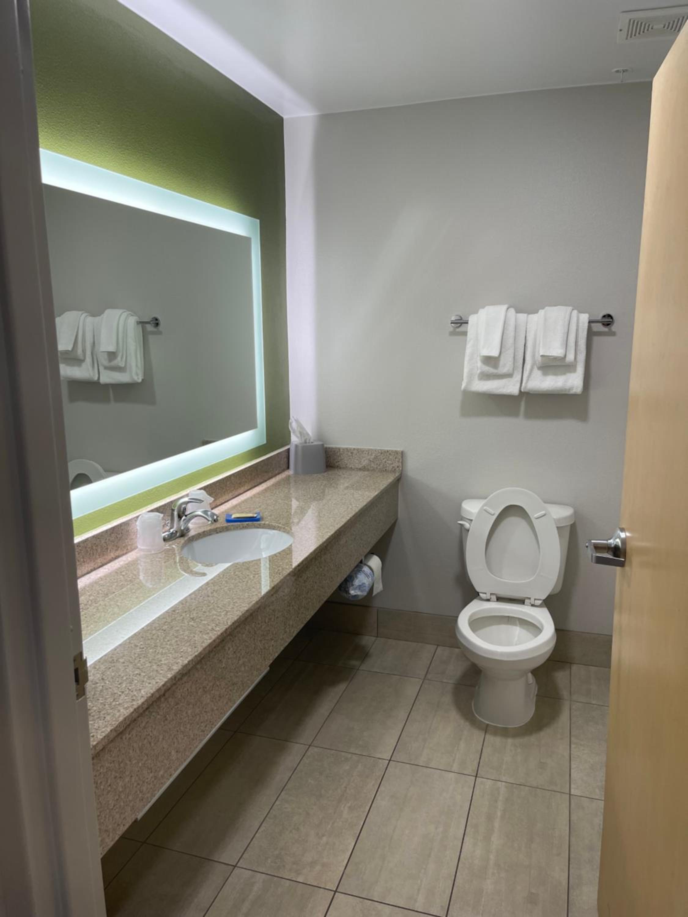 Room with Two Beds - Hearing Accessible - Non-Smoking - Photo 6