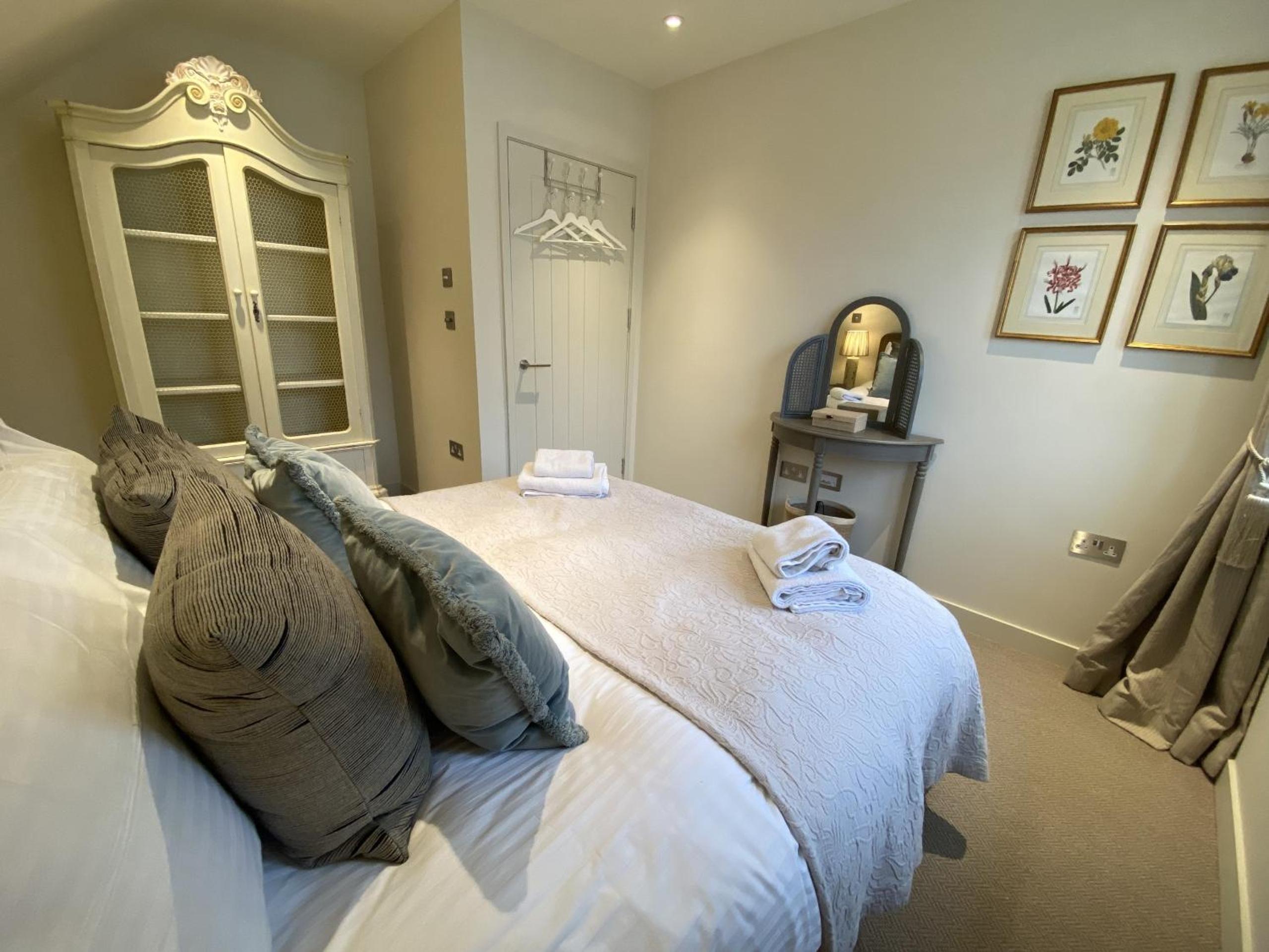 Three-Bedroom House - Photo 25